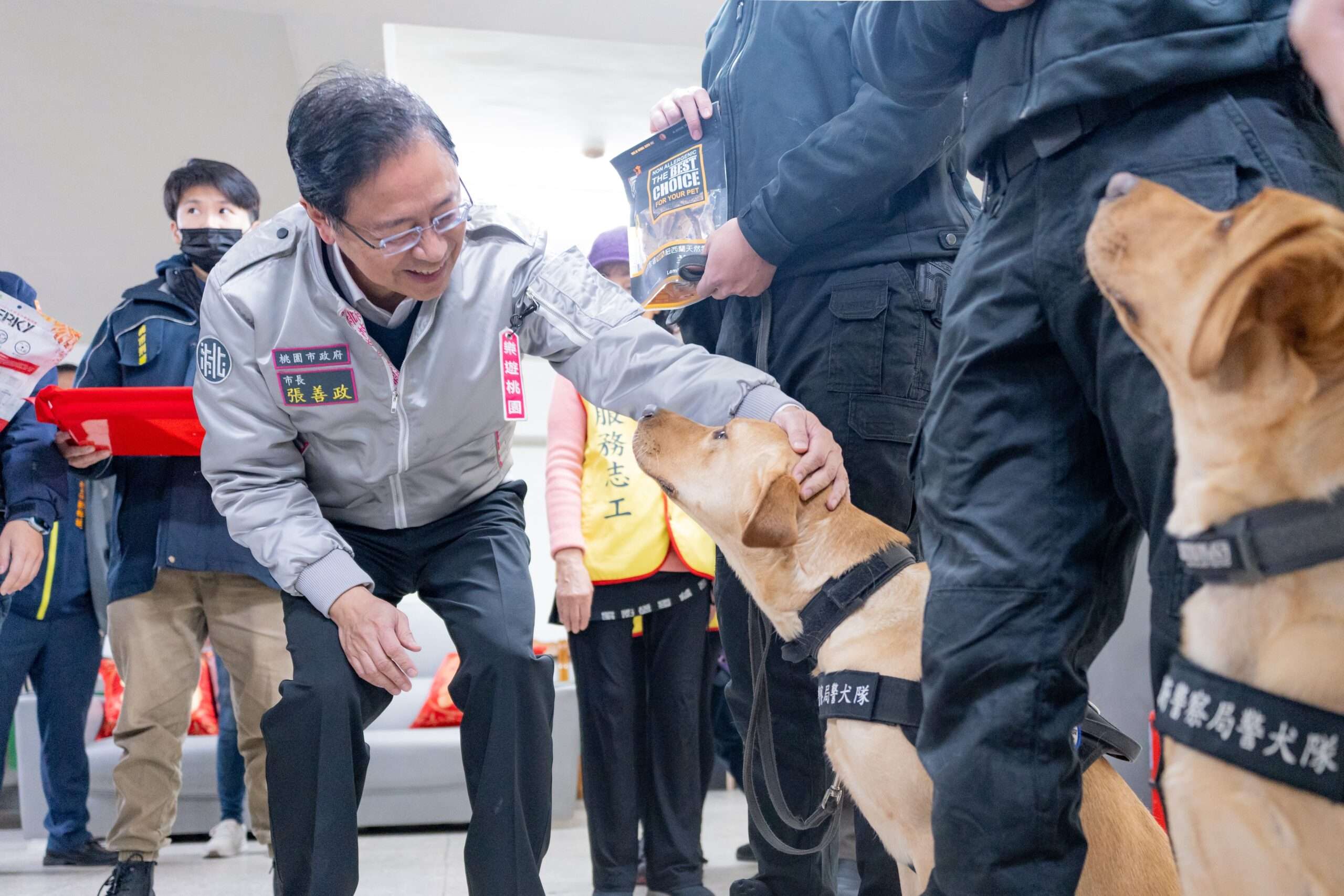 張善政致贈春節慰問金 感謝員警堅守崗位維護治安 20250116223422412 scaled