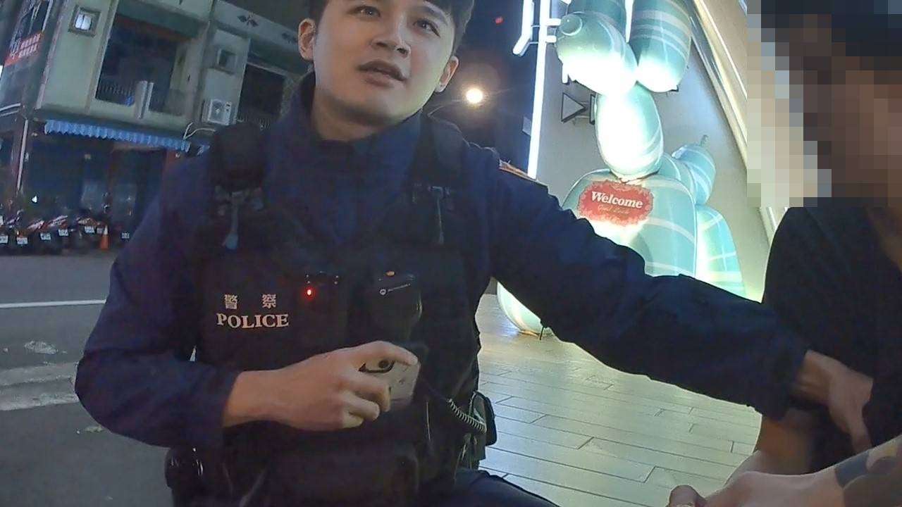 【有片】難逃!男子背三條通緝跳窗仍被逮 員警「推」回派出所 2059841 0