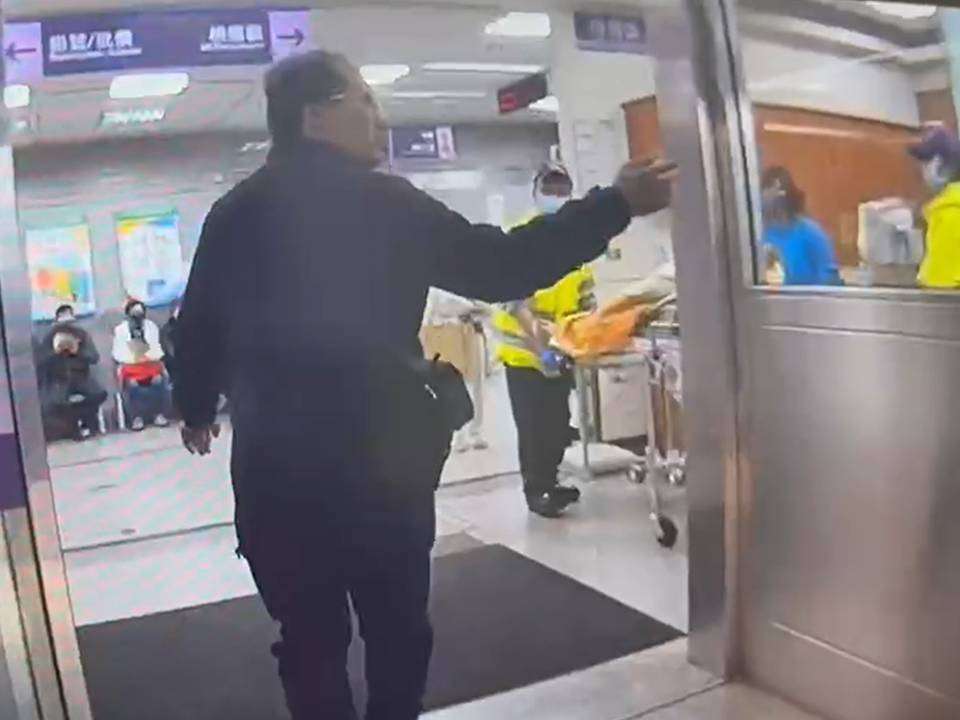 妻子突發病情況危急 桃警開道搶命7分鐘送醫 2072709 0