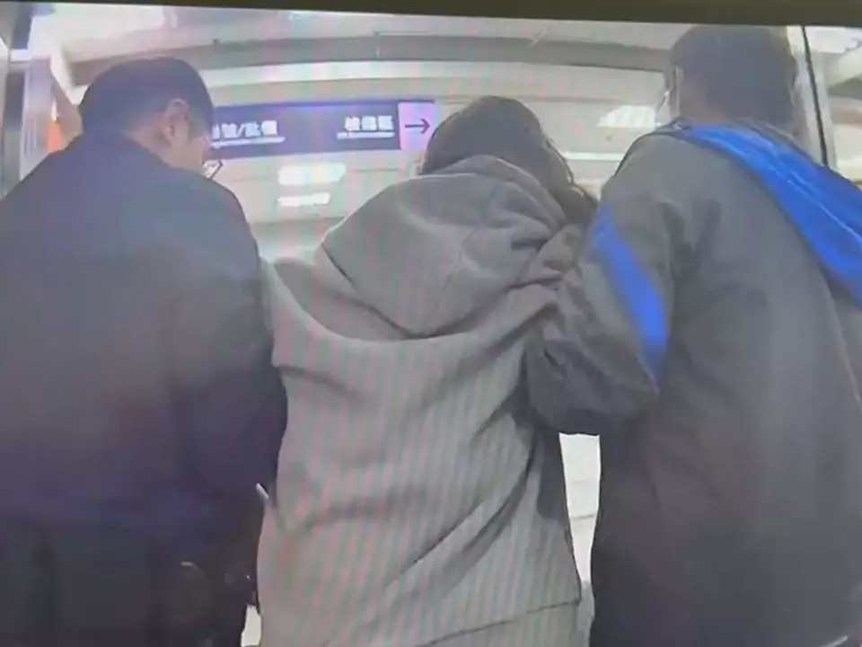妻子突發病情況危急 桃警開道搶命7分鐘送醫 妻子突發病情況危急 桃警開道搶命7分鐘送醫