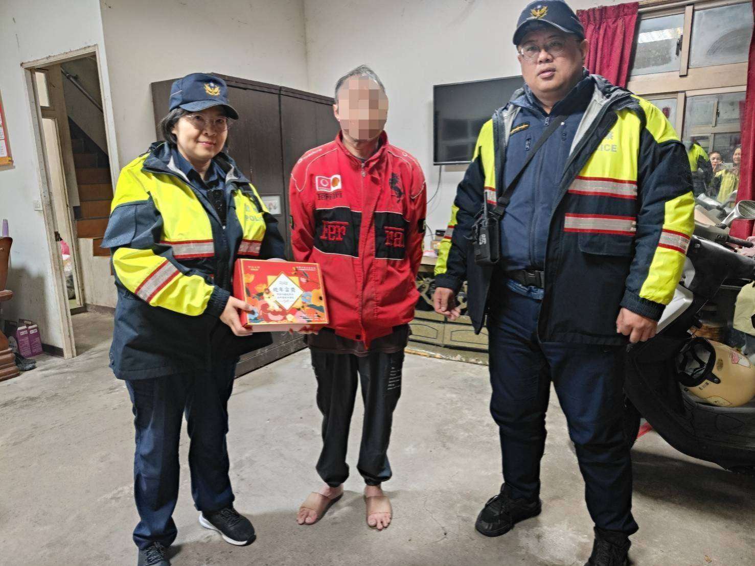 6旬翁低溫中迷途32小時 龍潭警在這找到他 2492639 0