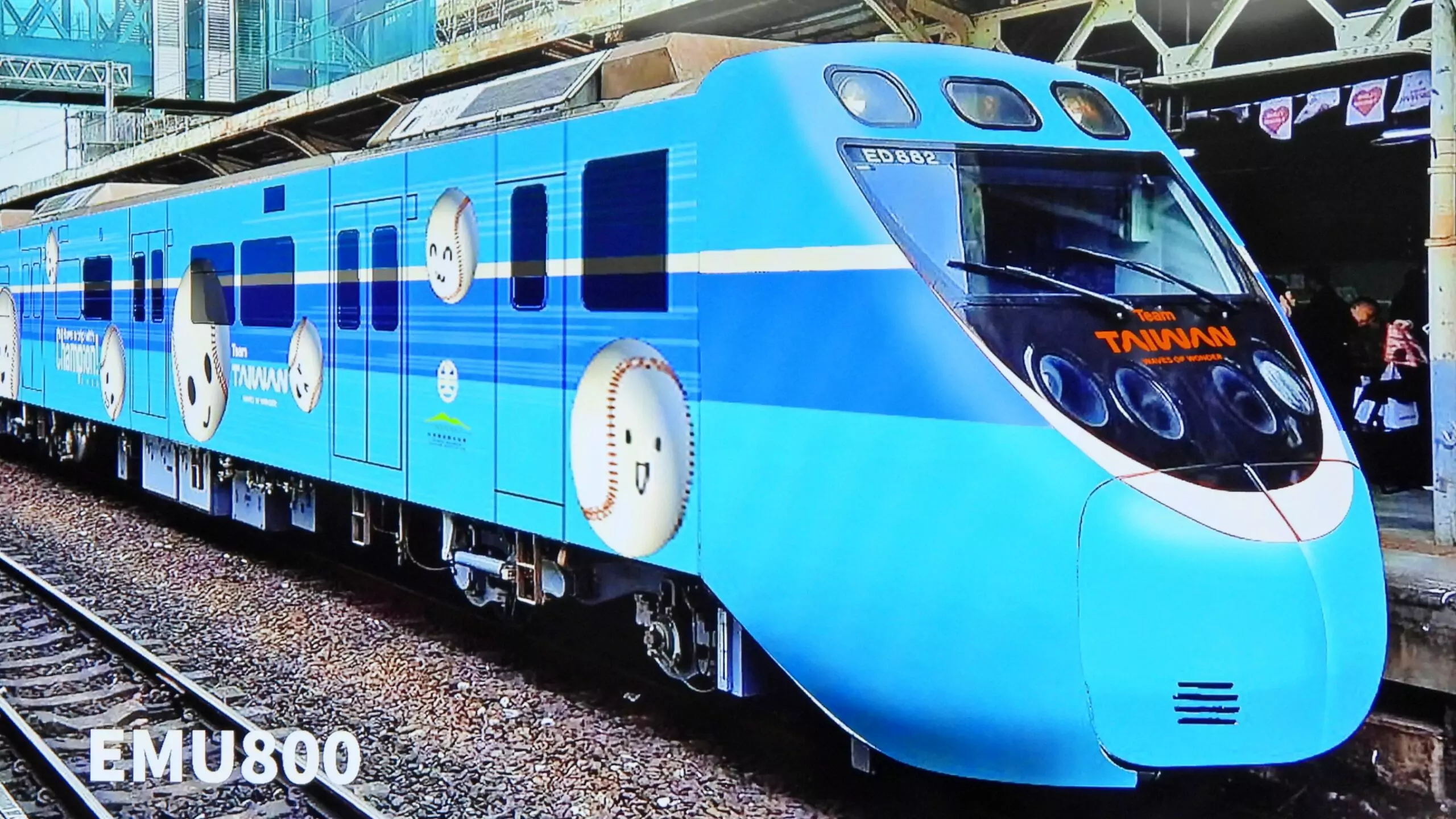 台鐵結合台灣燈會、棒球 推出「微笑冠軍號」彩繪列車 台鐵結合台灣燈會、棒球 推出「微笑冠軍號」彩繪列車