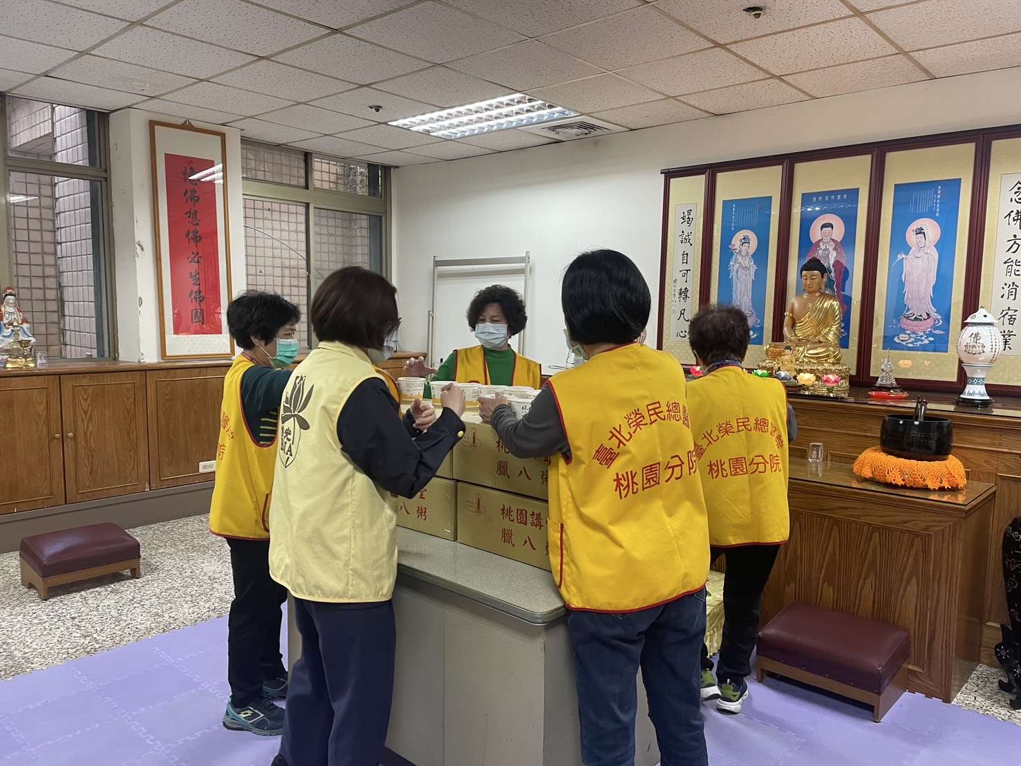 北榮桃園分院攜手國際佛光會 贈病患360份臘八粥 2臘八贈粥布置 0