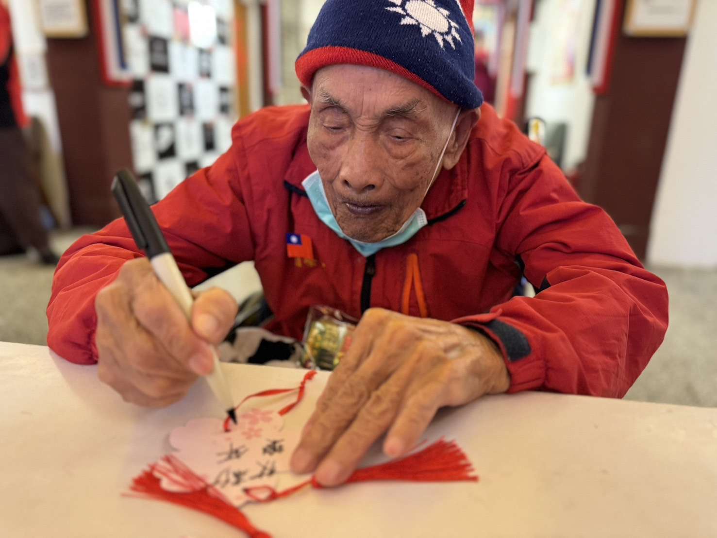 桃園榮家迎新年 手寫祈願卡與國旗咖啡派對送暖 312940 0