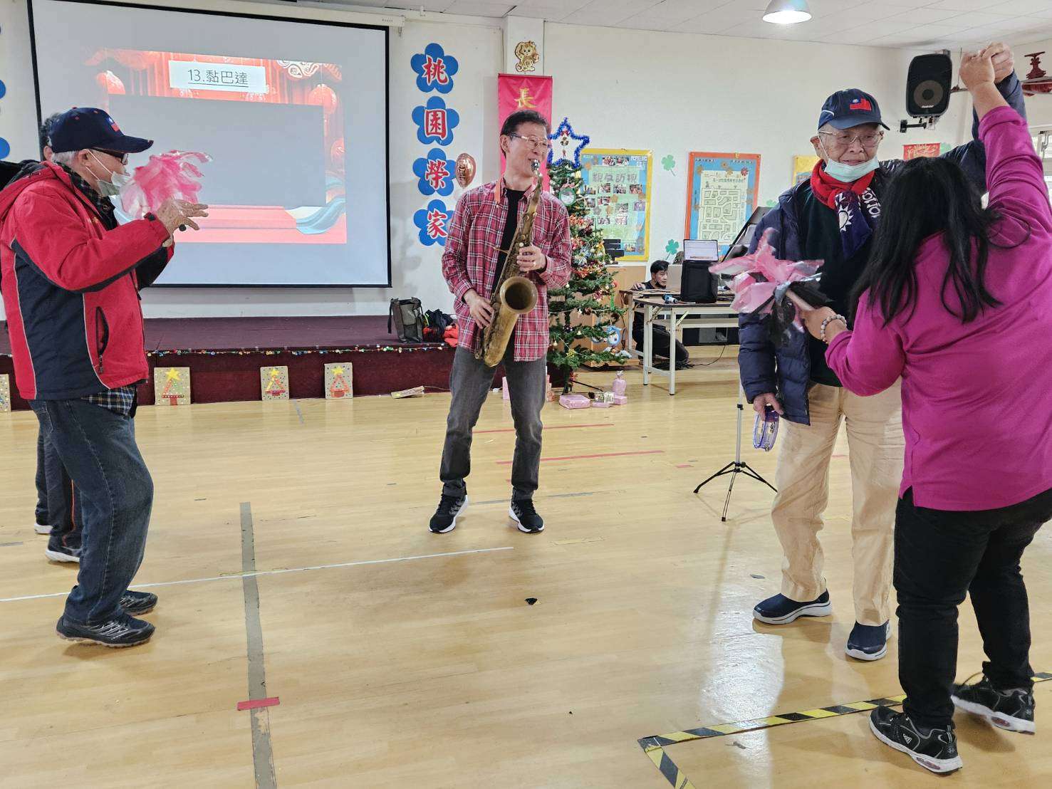 張志範春節前薩克斯風開嗓 榮家忘我園區響起幸福旋律 314585 0