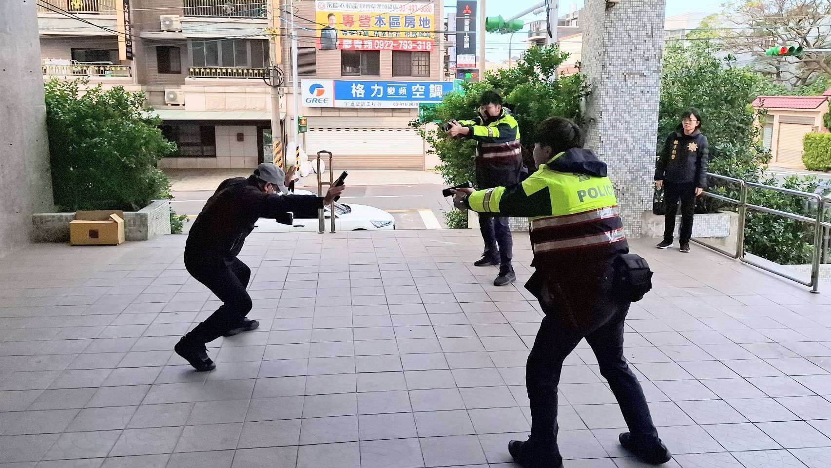 年關將近提領大筆現金 大園警:可申請護鈔 320645 0