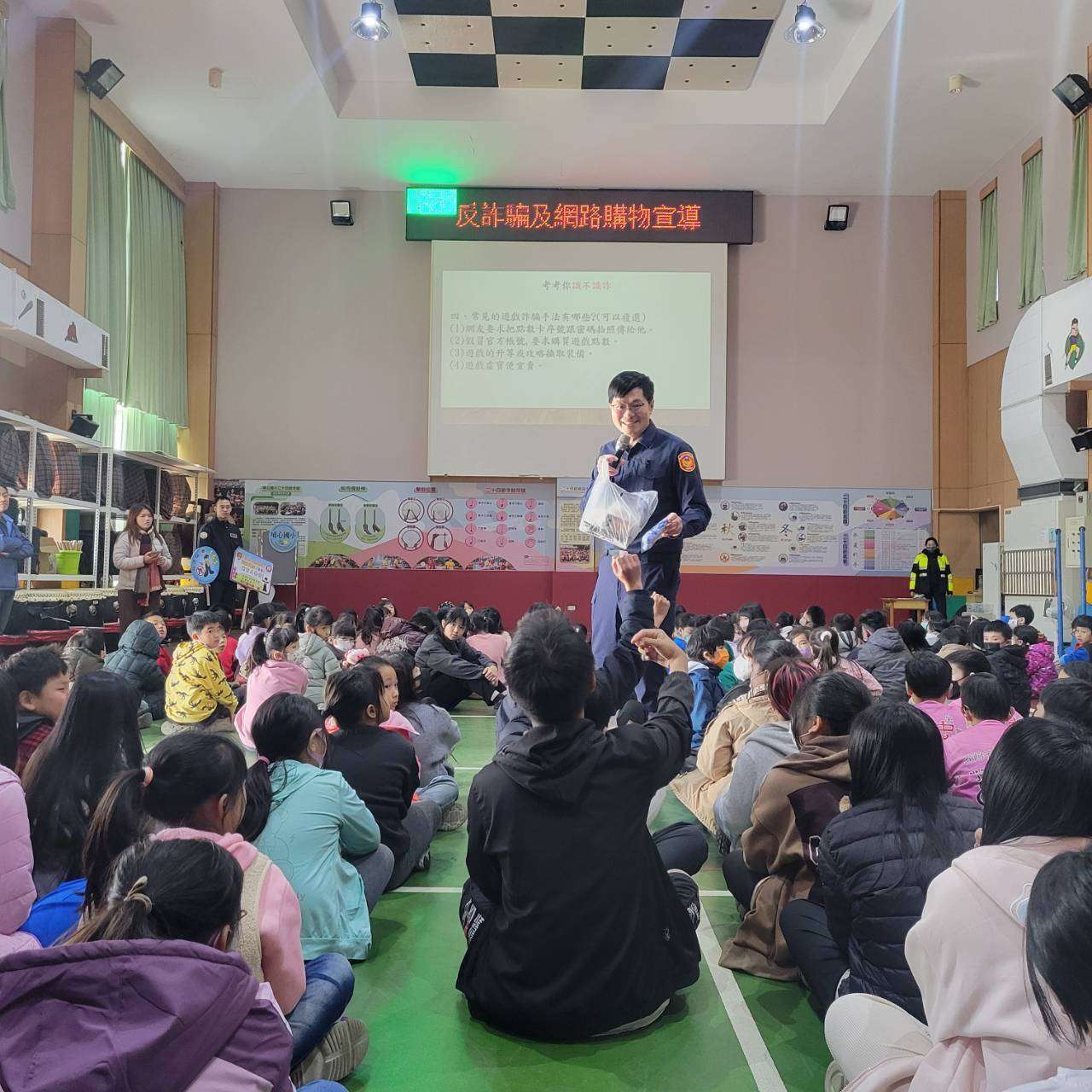 寒假將至!大園警前進校園宣導交通與反詐觀念 323102 0