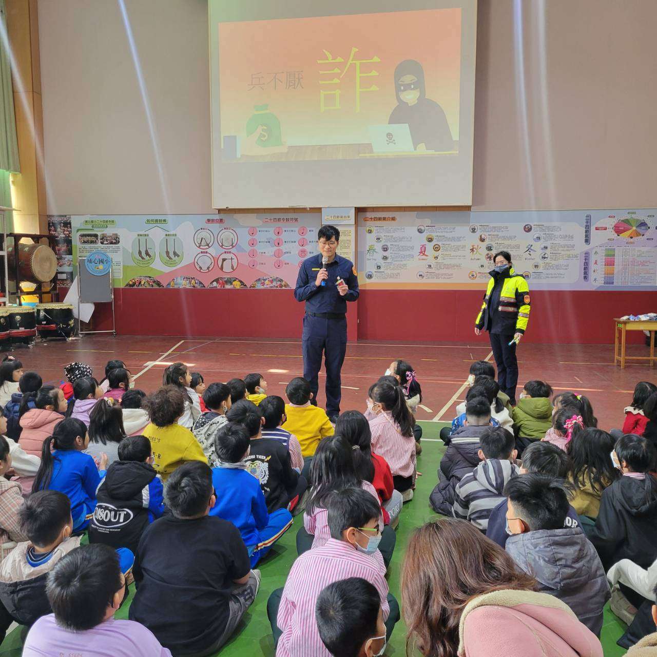 寒假將至!大園警前進校園宣導交通與反詐觀念 323104 0