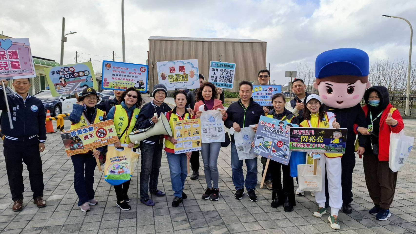 竹圍漁港連假吸人潮 大園警分享4替代道路 324905 0