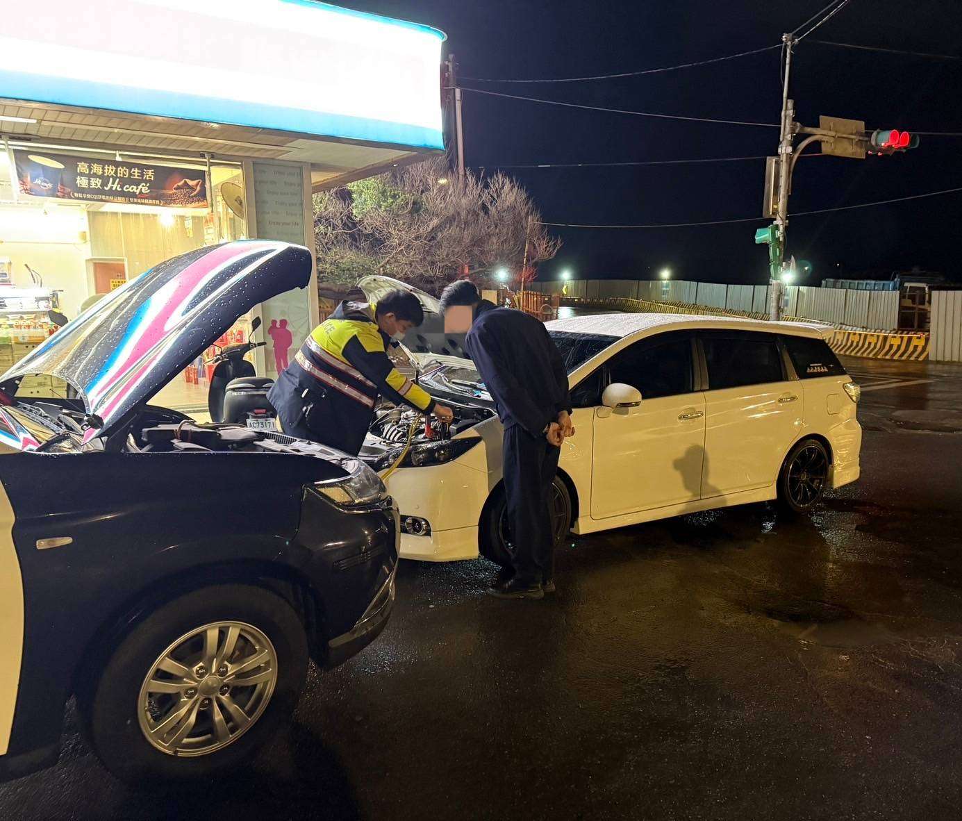 返鄉過年尷尬遇1事 大園巡警神救援 325538 0