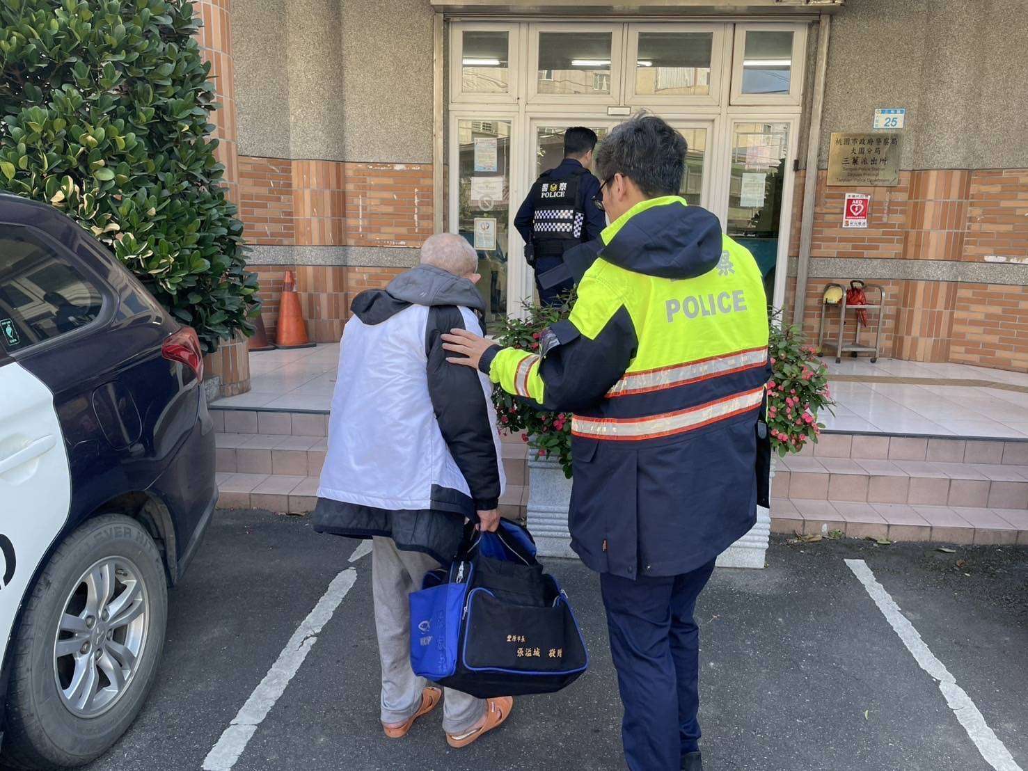 失智男過年哥哥家團聚不慎走失 大園暖警協尋助平安返家 325986 0