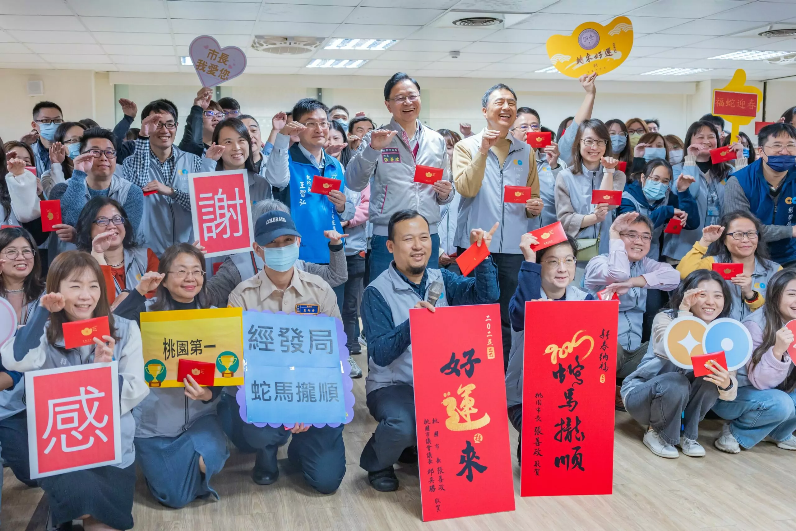 桃園市府交出亮眼成績單 張善政拜早年感謝同仁辛勞 桃園市府交出亮眼成績單 張善政拜早年感謝同仁辛勞