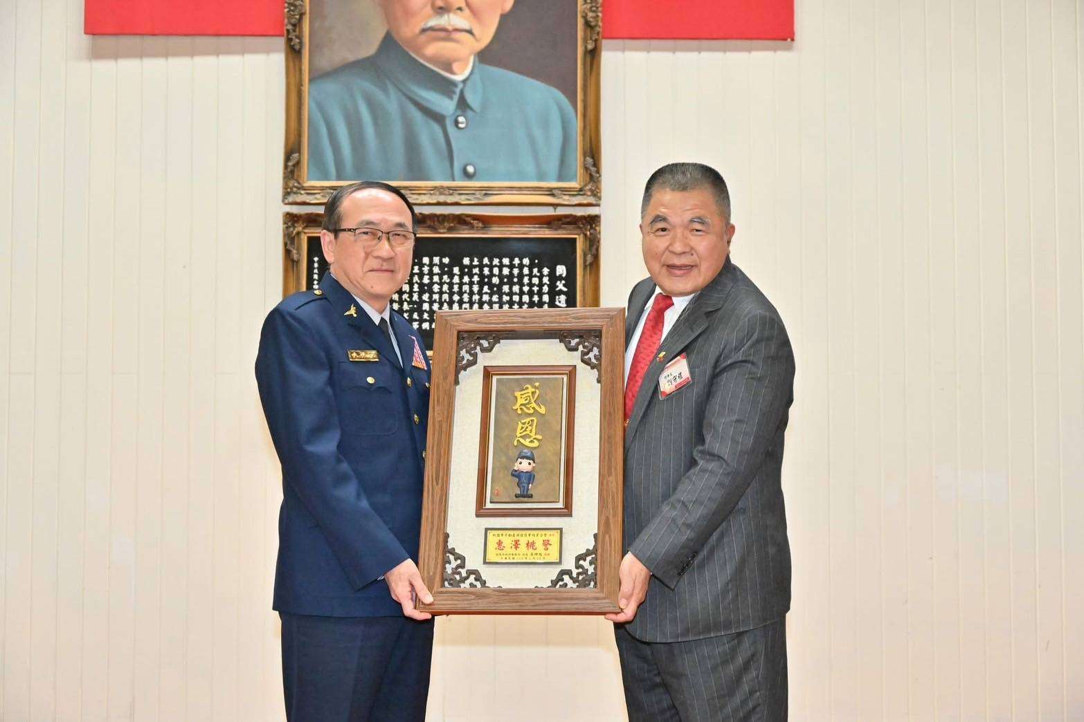 不動產公會助力維護治安 致贈桃園警局150萬慰問金 39040 0