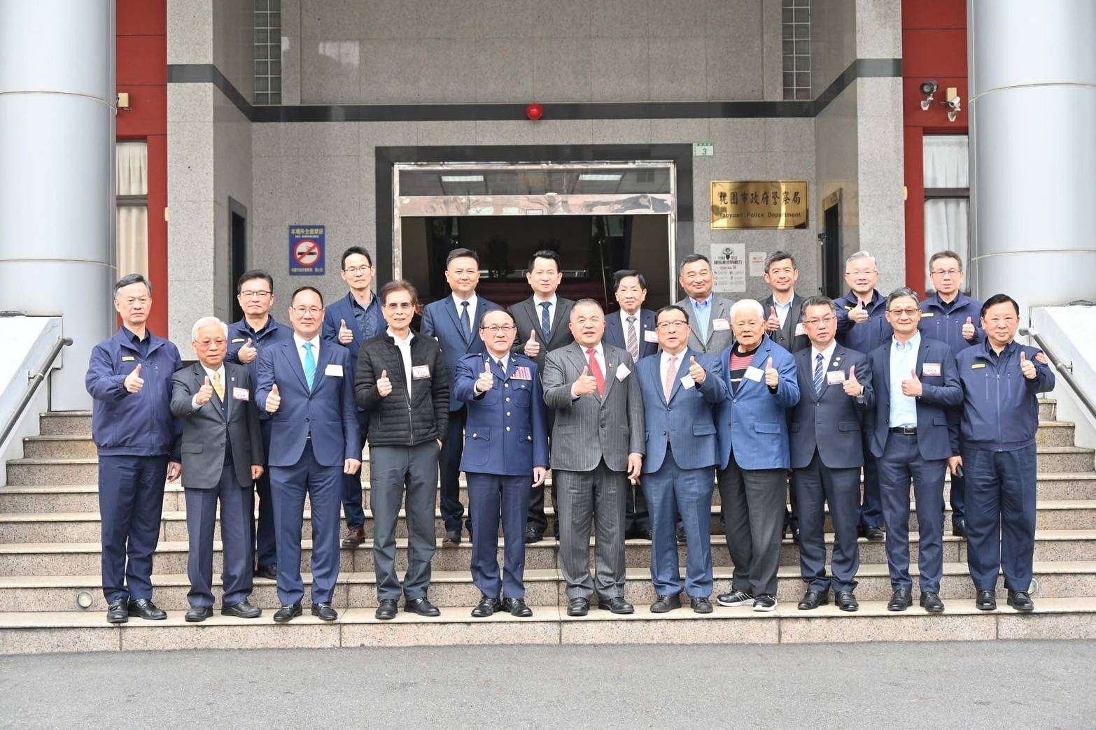 不動產公會助力維護治安 致贈桃園警局150萬慰問金 39042 0