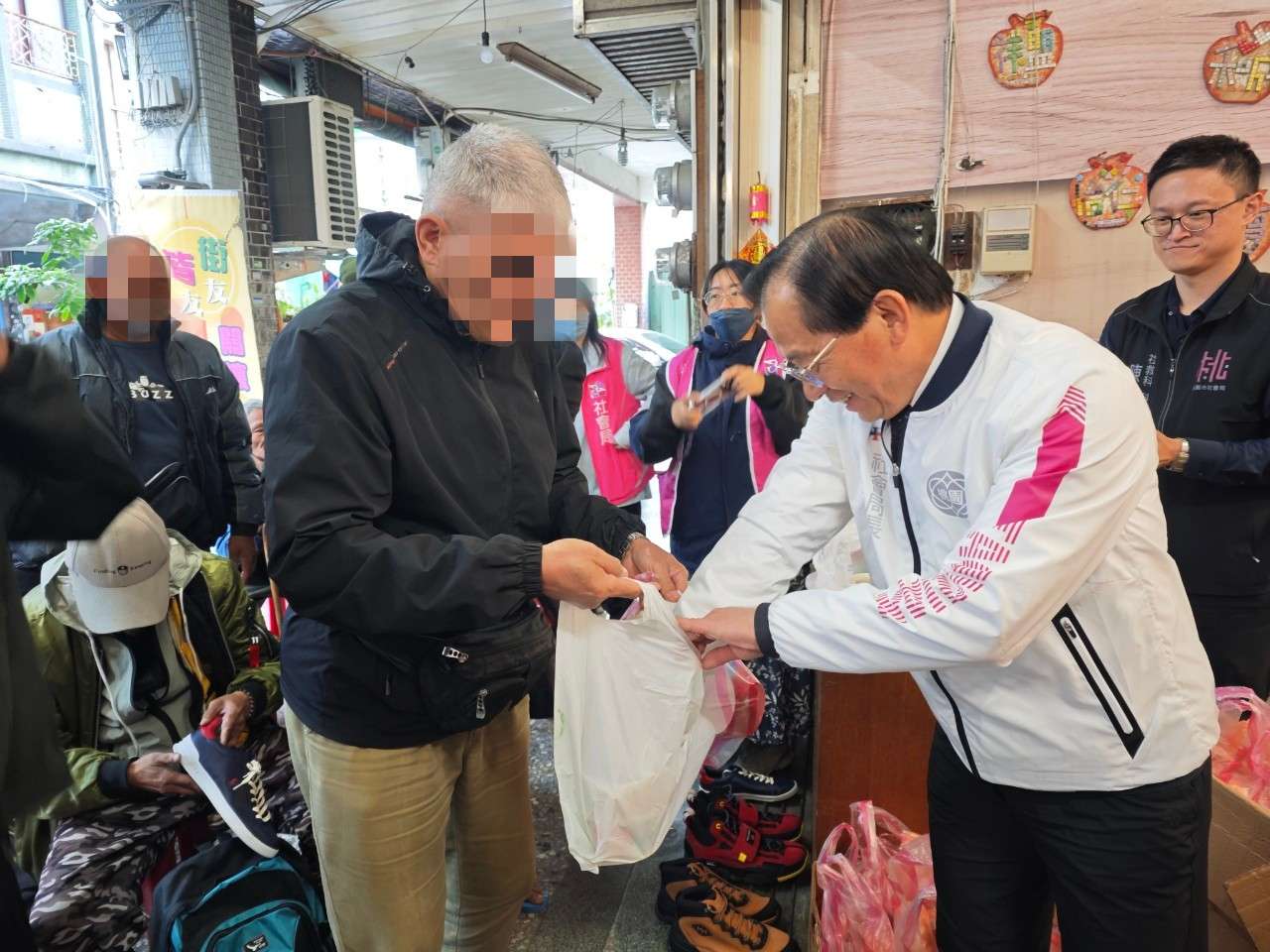 桃園社會局助街友重拾信心 盥洗基地、義剪服務獲好評 4168487 1