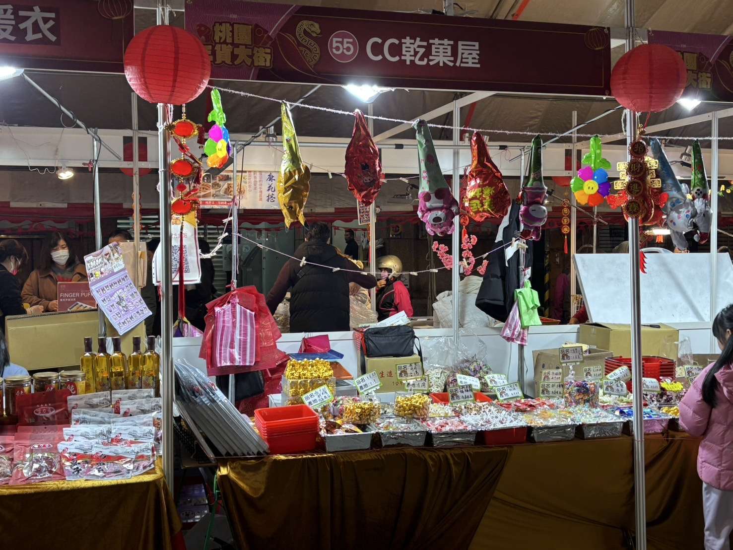 桃園年貨大街成「踩雷大街」?一小包巧克力要價518被罵翻! 474122191 122172784916269409 8401755112816357180 n
