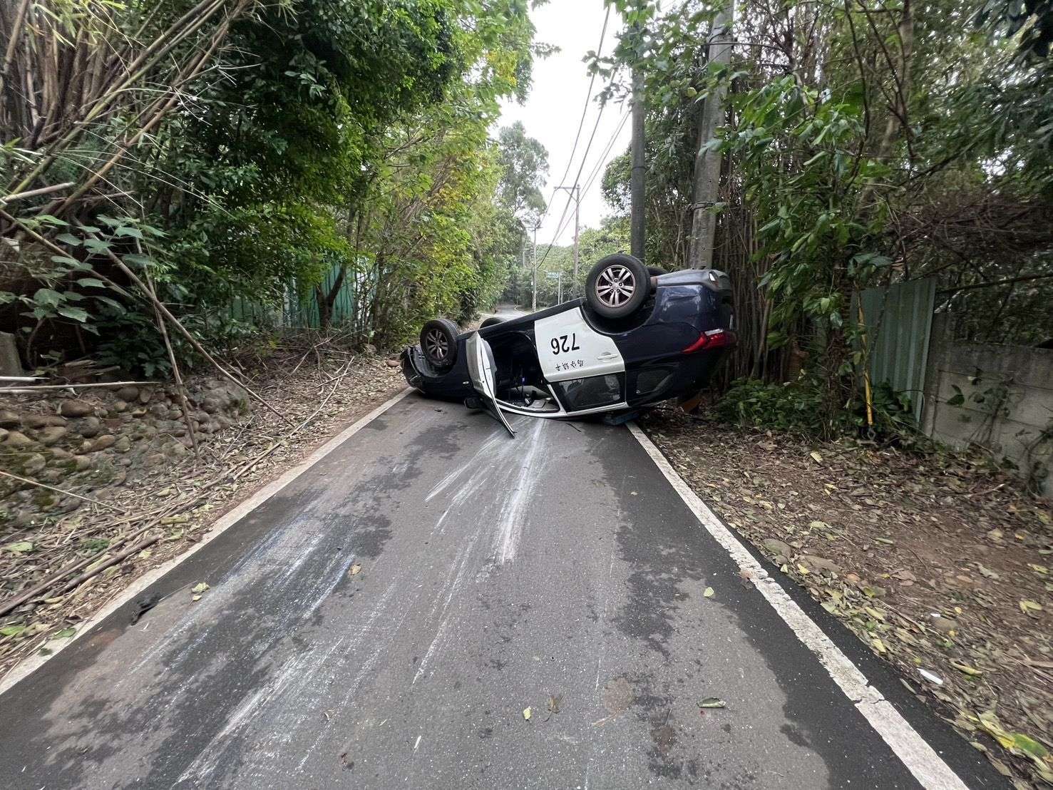 【有片】拒檢逃逸竟撞翻警車 4人遭逮搜出這些東西 480304 0
