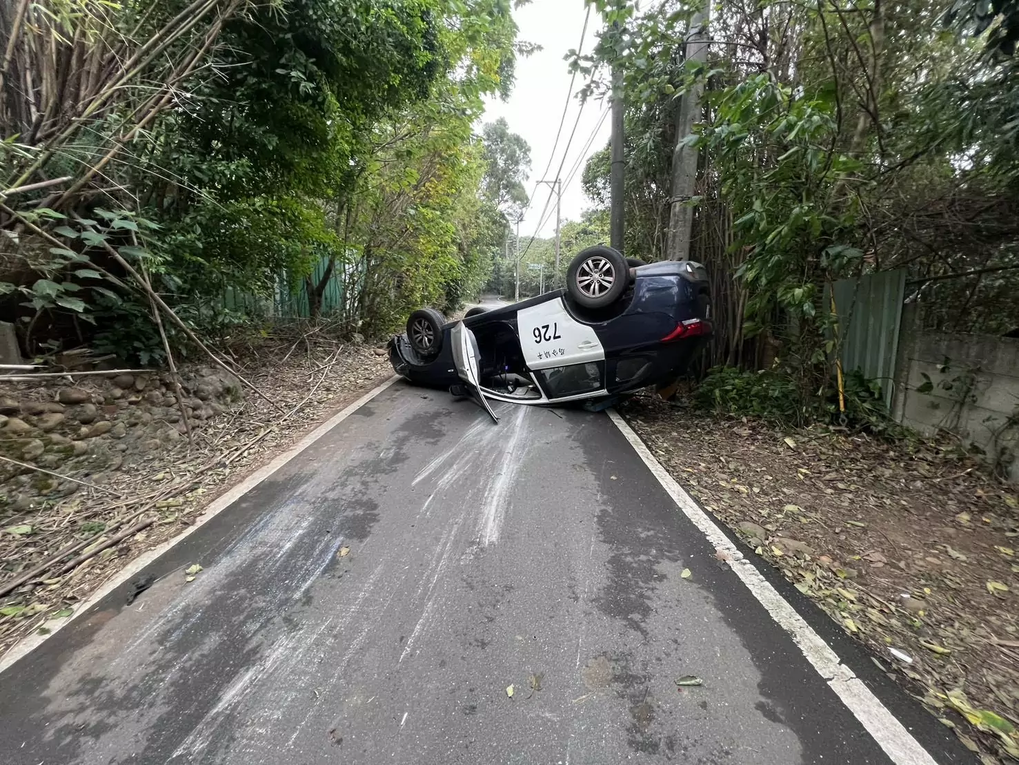 【有片】拒檢逃逸竟撞翻警車 4人遭逮搜出這些東西 480304 0