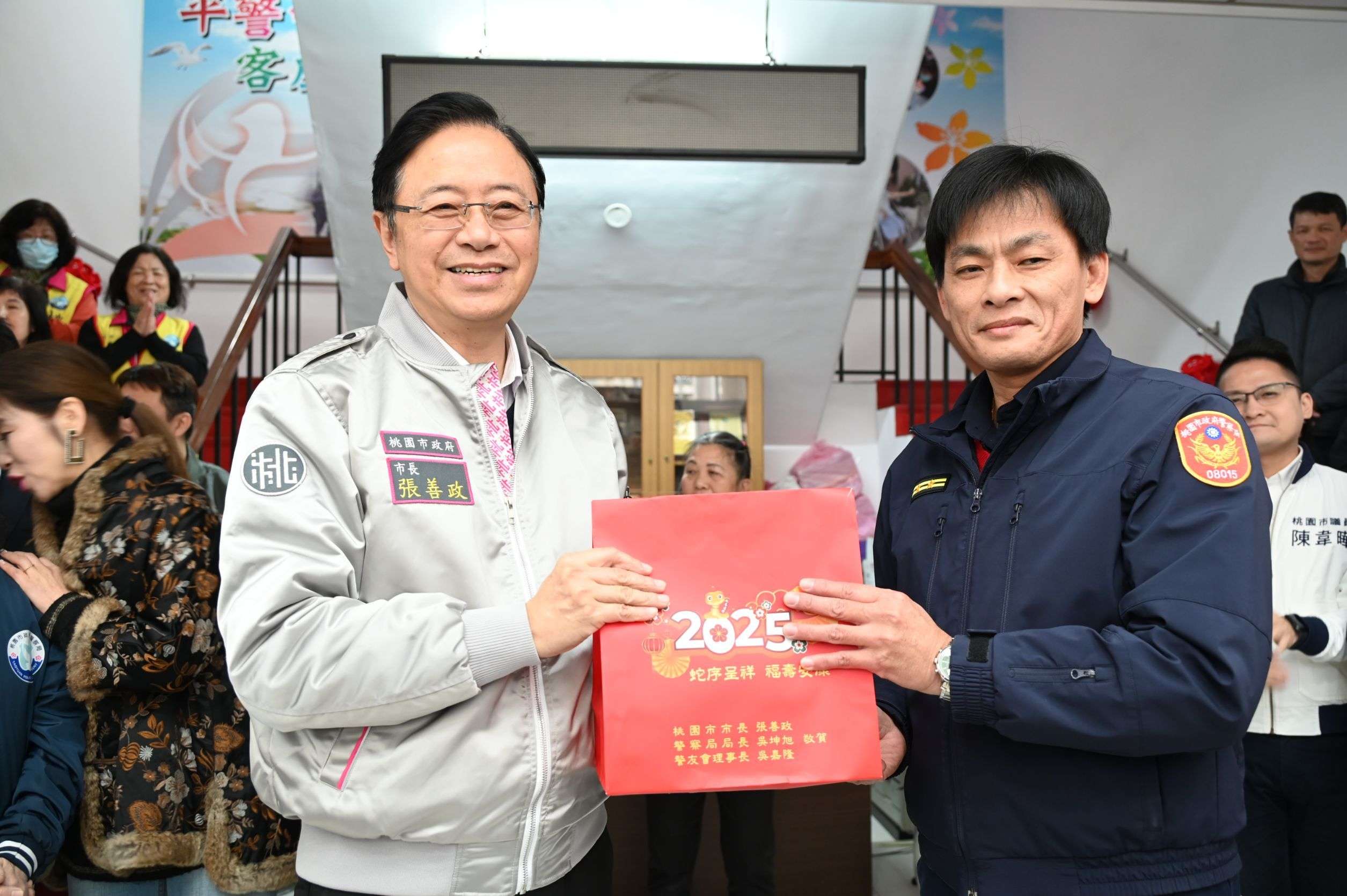 春節連假堅守崗位 張善政親送禮品慰勞平警 480569 0