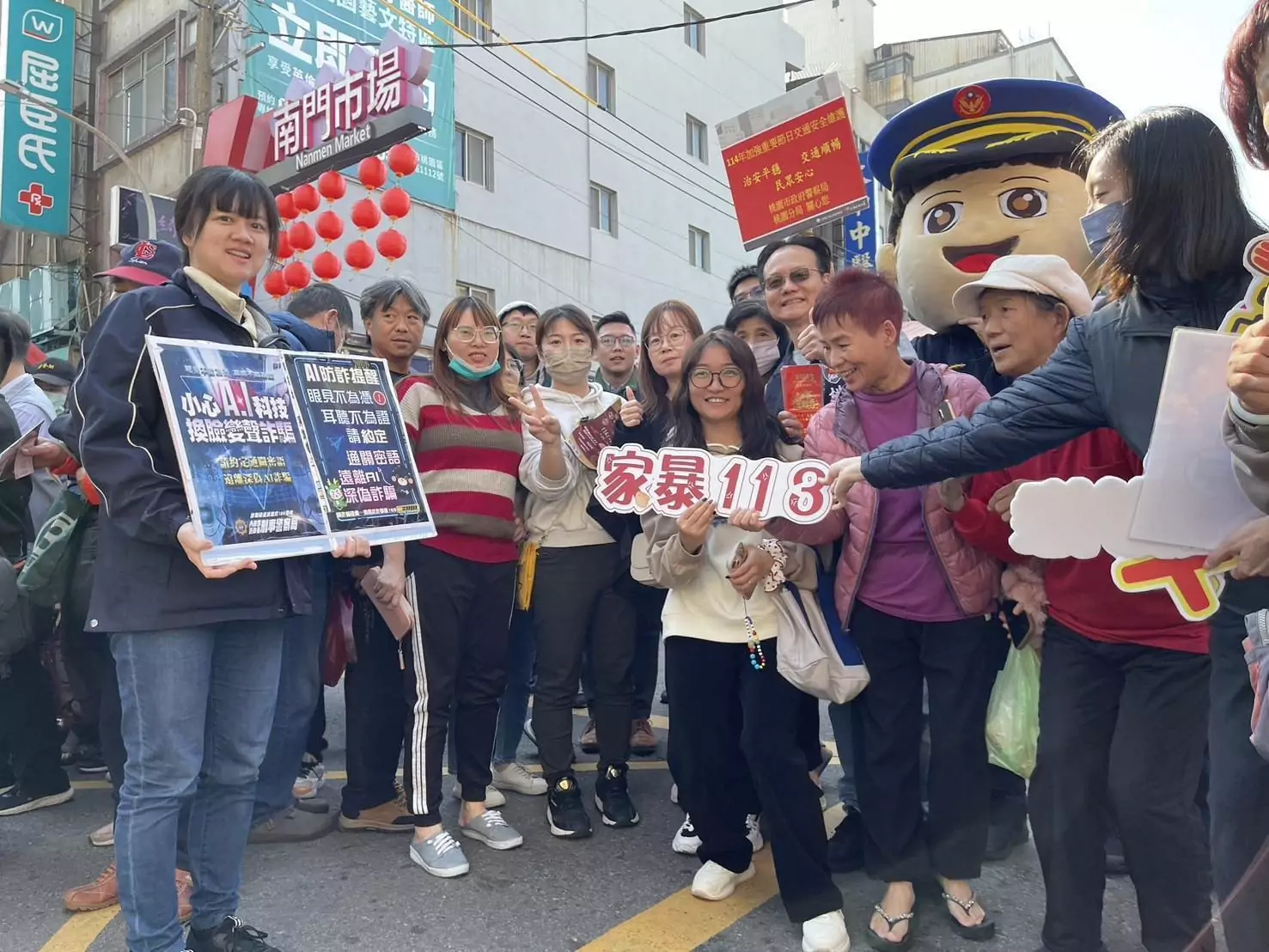 春節人潮湧現 桃警提醒防扒竊並推動反詐五不 春節人潮湧現 桃警提醒防扒竊並推動反詐五不