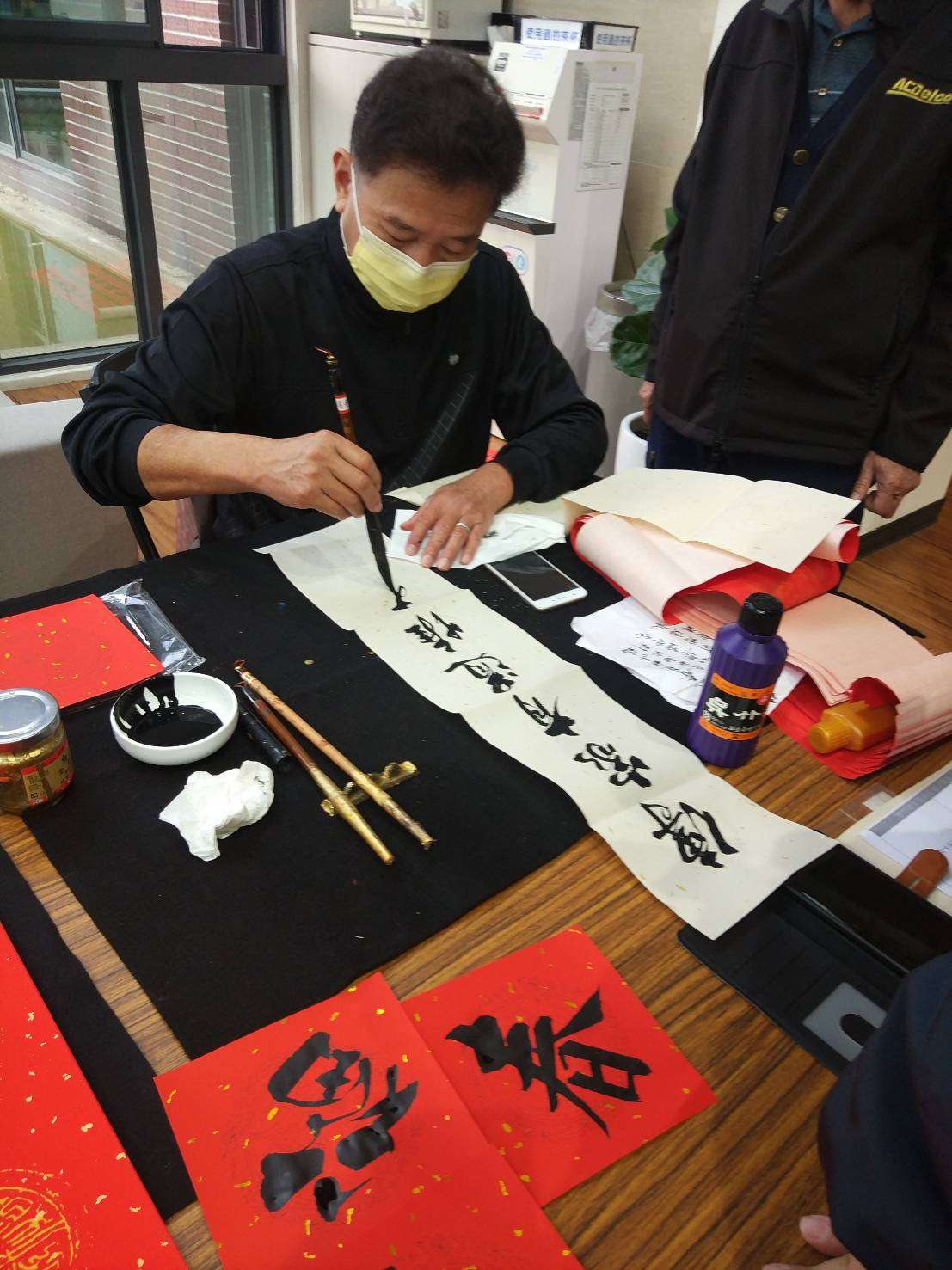 桃市春聯「蛇馬攏順」、「好運來」1/13起這裡拿 民政局加碼推新春揮毫活動 544815 0