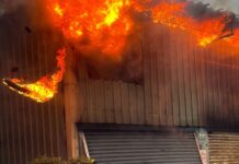 桃園中山國小附近倉庫火警 濃黑煙竄天