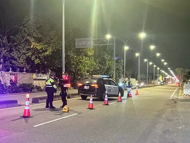蘆竹警穩定春節治安 徹夜加強臨檢遏止不法 蘆竹警穩定春節治安 徹夜加強臨檢遏止不法