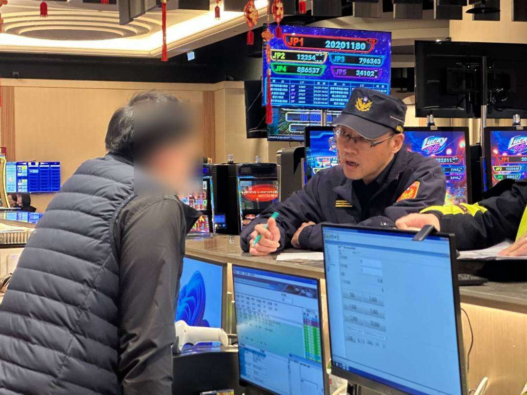 蘆竹警穩定春節治安 徹夜加強臨檢遏止不法 566865