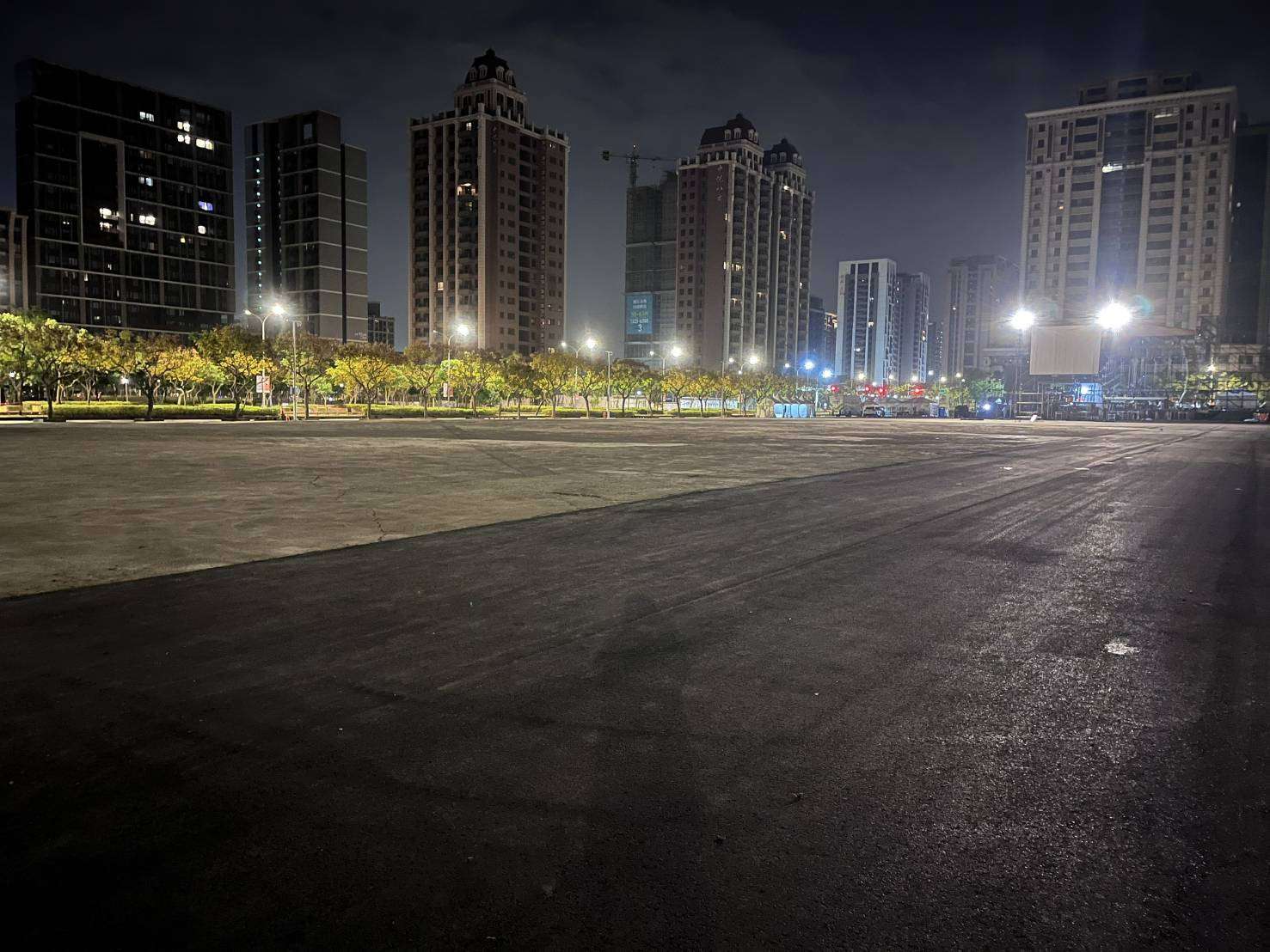 跨年人潮散去 環保局徹夜清運4.8噸垃圾重現整潔市容 6 0