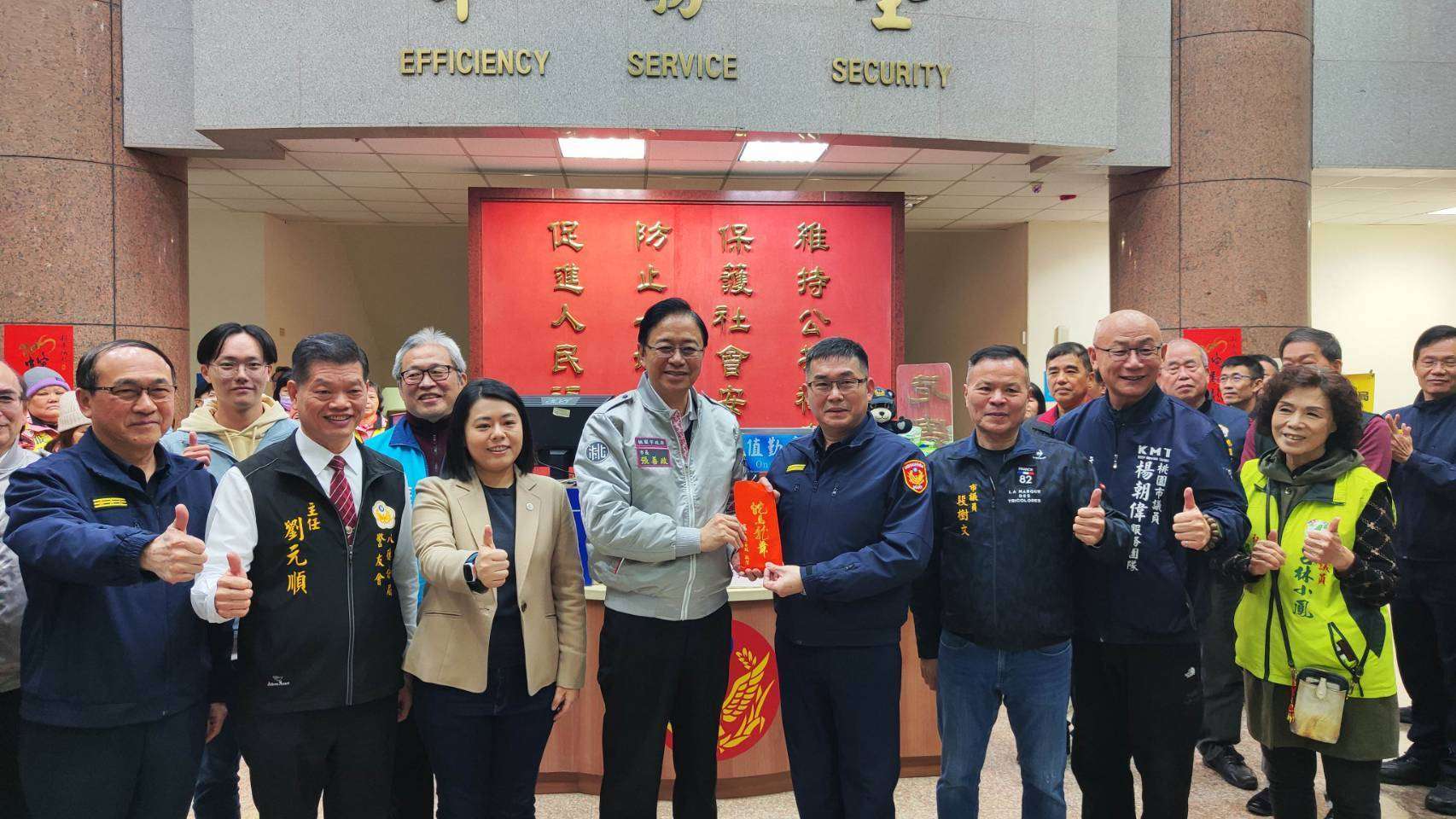 春節治安不打烊 張善政前往八德分局送暖慰勤 726346