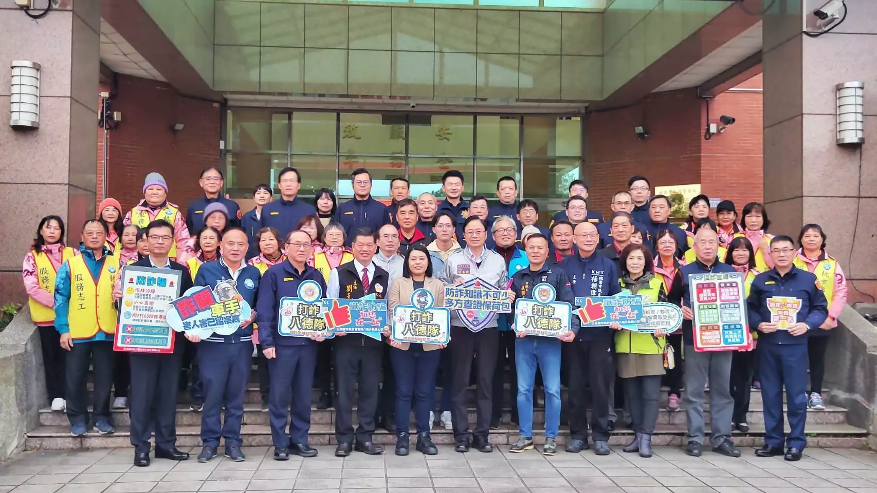 春節治安不打烊 張善政前往八德分局送暖慰勤 春節治安不打烊 張善政前往八德分局送暖慰勤