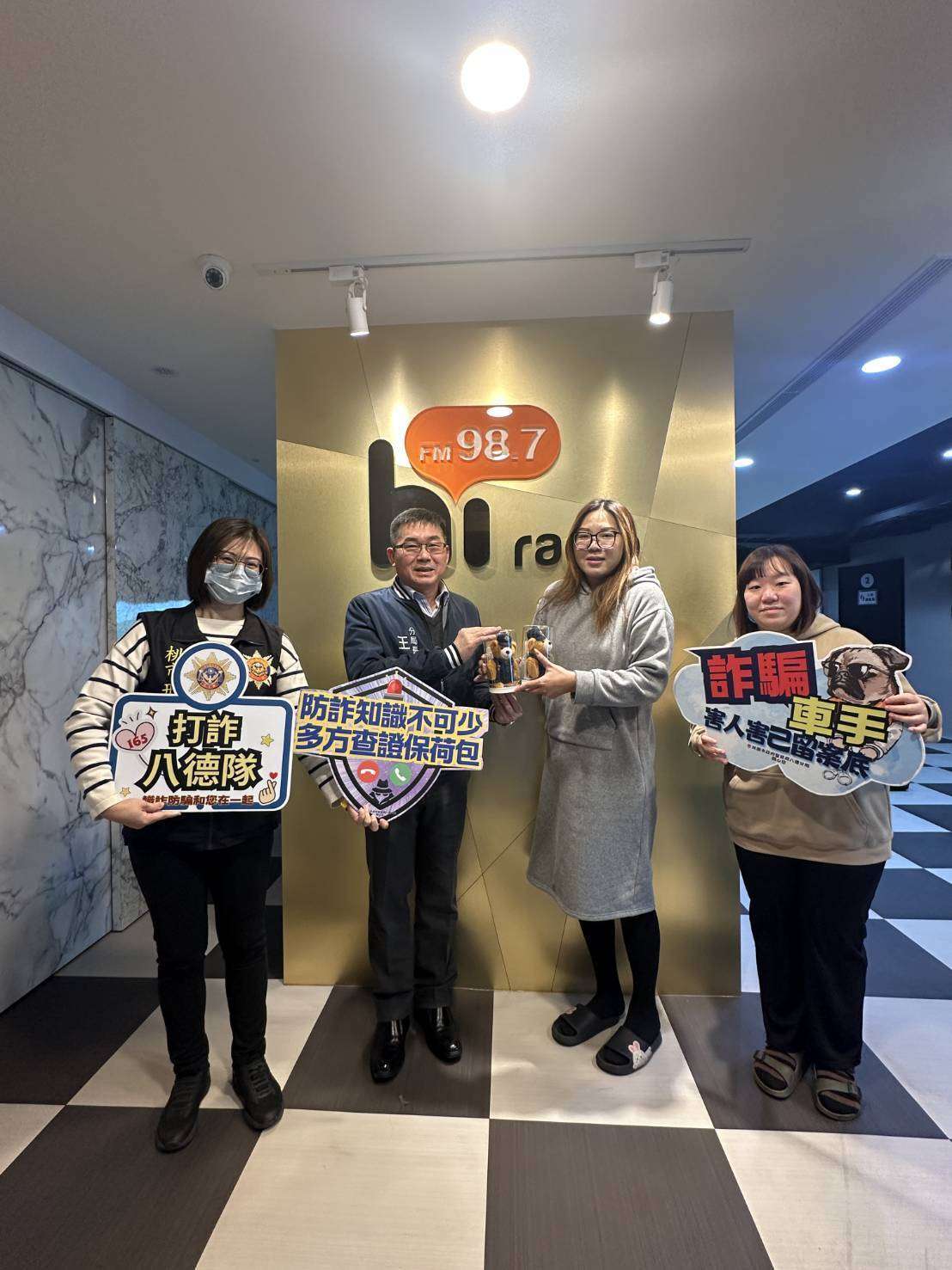 年節治安不鬆懈 八德分局長王鉉仁親上電台防詐宣導 728900 0