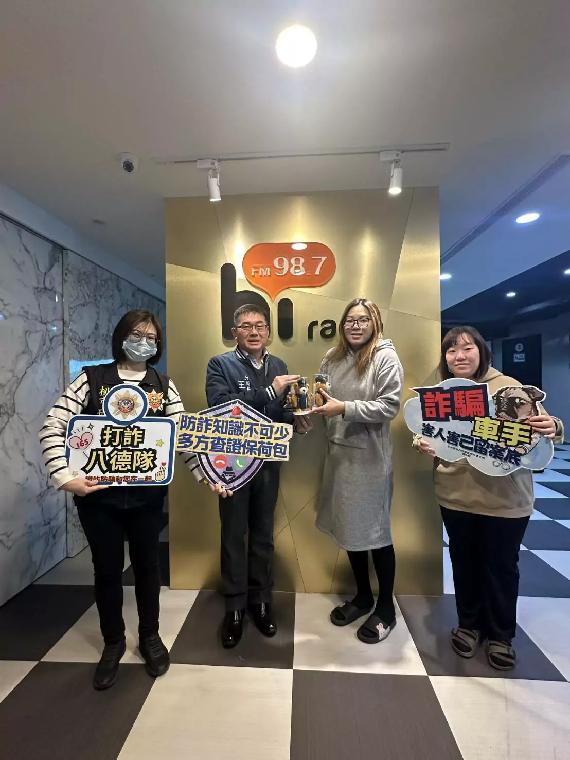 年節治安不鬆懈 八德分局長王鉉仁親上電台防詐宣導 728900 0