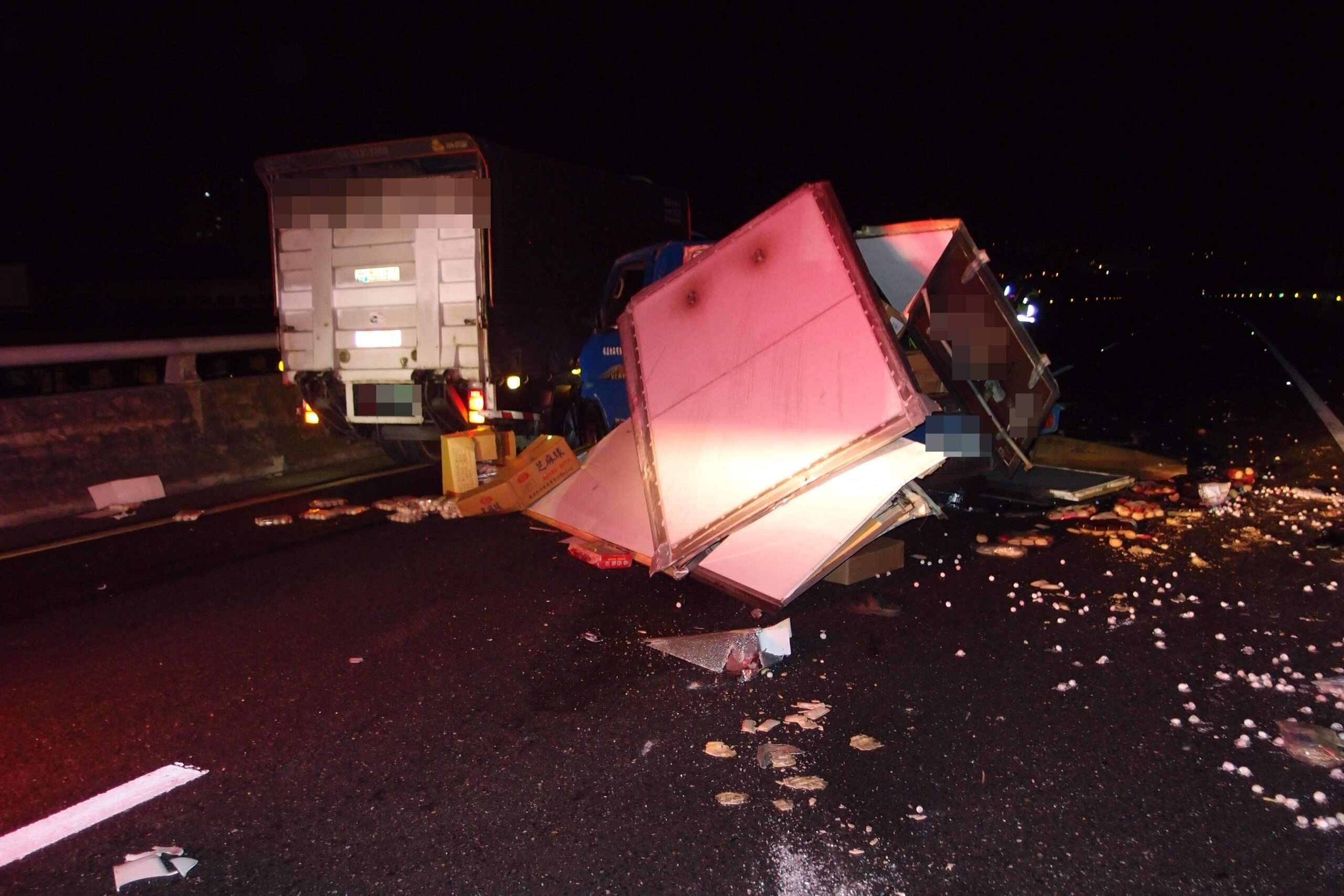疑精神不濟釀禍 國1小貨車事故2人送醫 P1101591 0 scaled