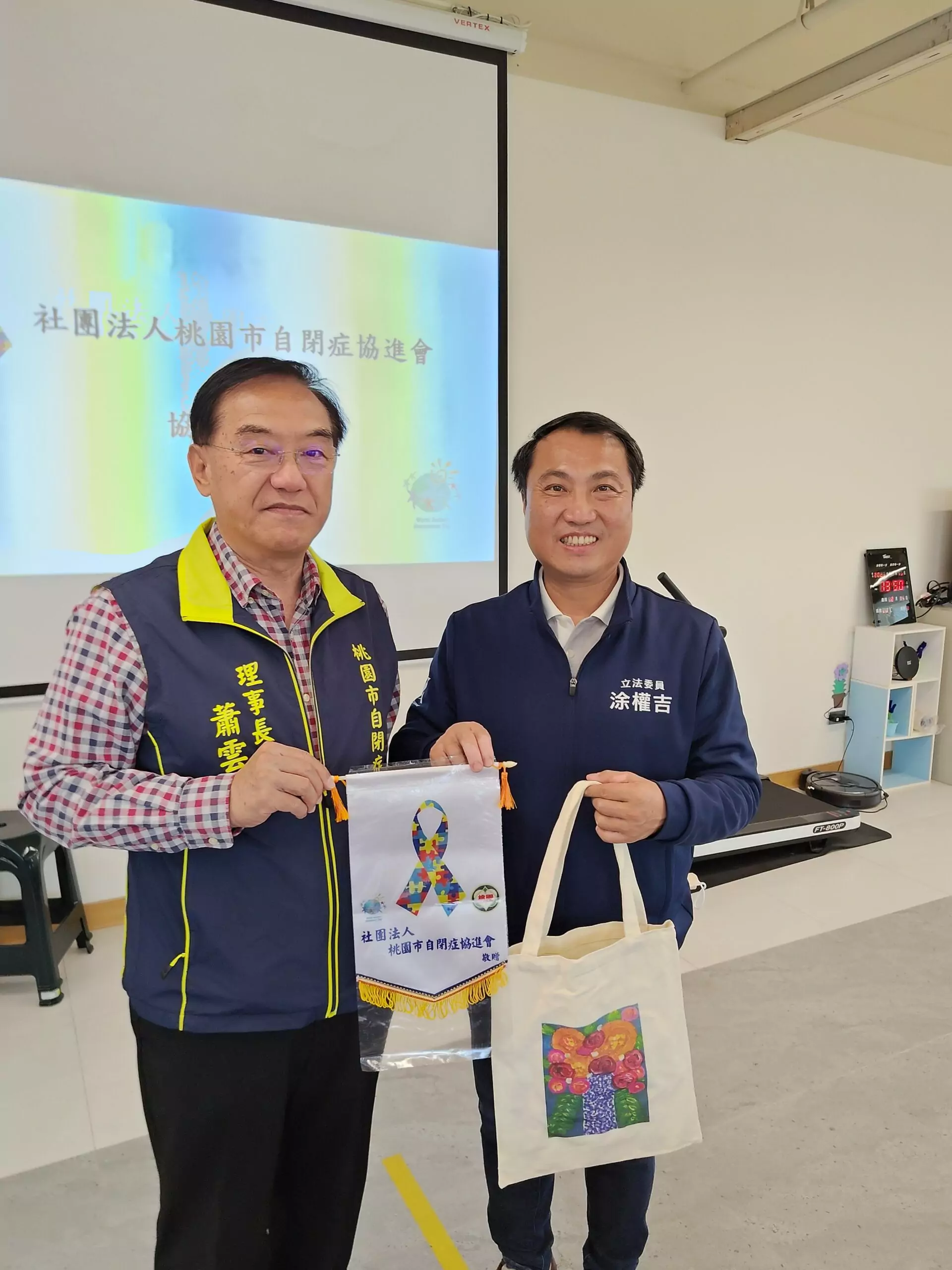 涂權吉農曆年前送暖 支持桃園自閉症協進會「龍梅工坊」年節禮盒 P 20250113 134907 0 scaled