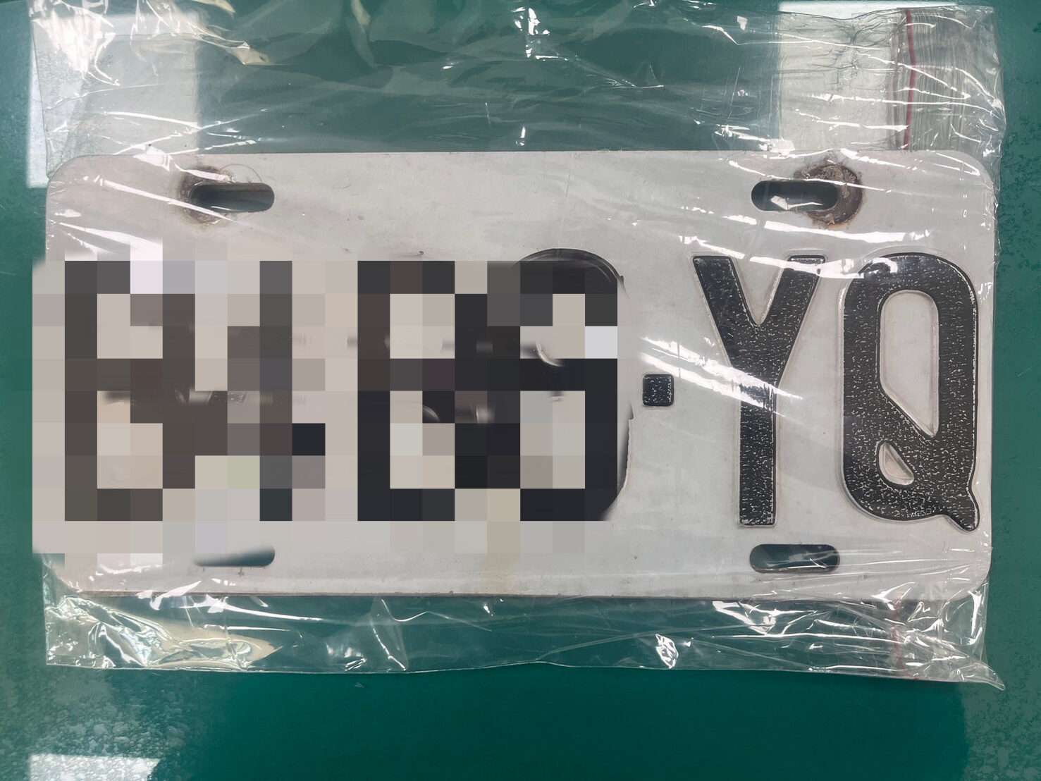 小客車未開大燈引注意 壢警攔查驚見「這物」 S 11706498 1 e1736821055922