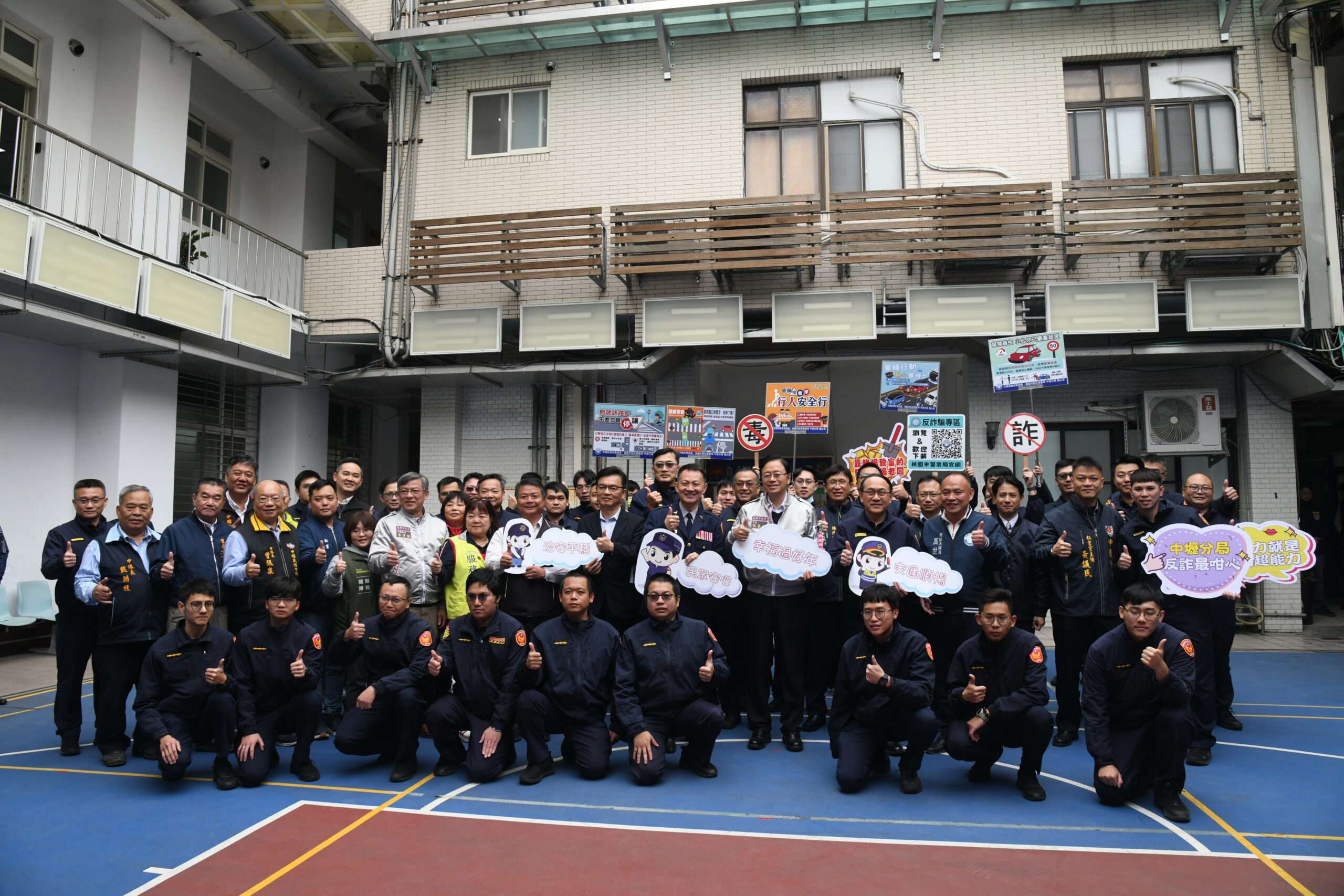 春節維安不打烊 張善政發慰問金體恤壢警辛勞 S 11739153 scaled