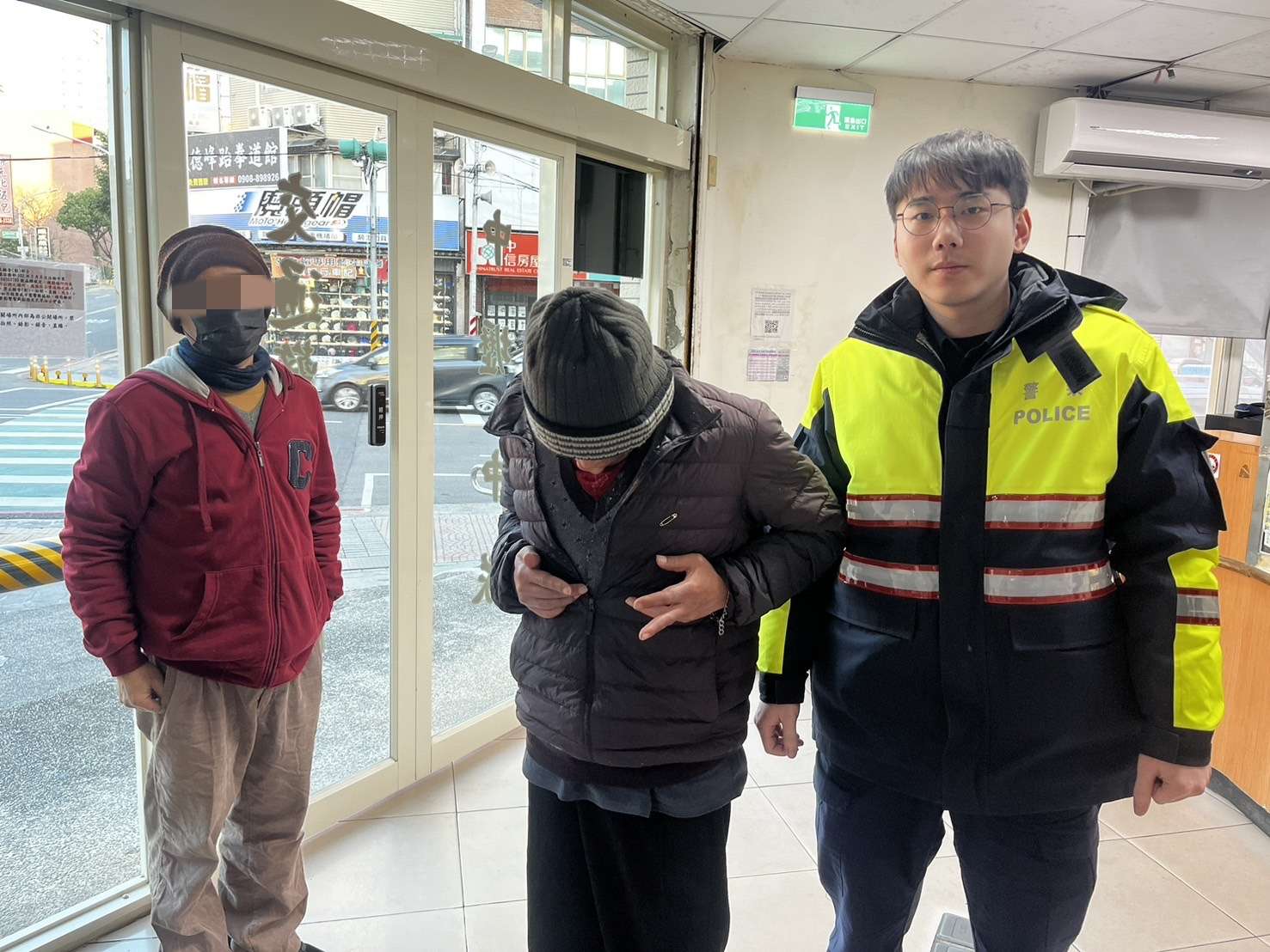 失智男子街頭迷途 壢警見愛心手環助他平安回家 S 11984907