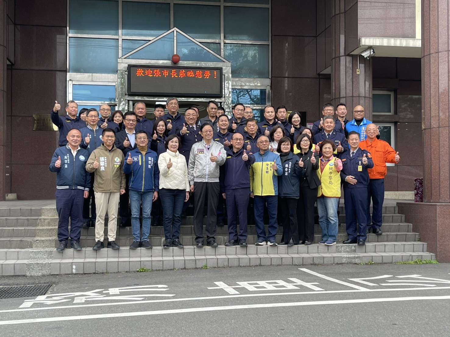守護市民平安過年 張善政親臨慰問龍潭警辛勞 S 1351757
