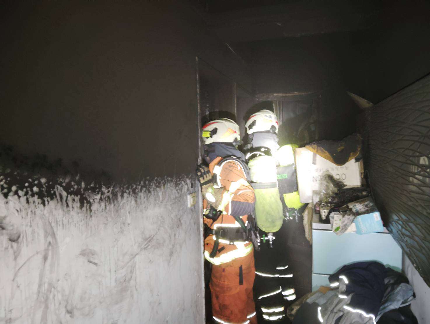 社區大樓火警15人一度受困 桃消平鎮分隊成功疏散600人 S 13615766