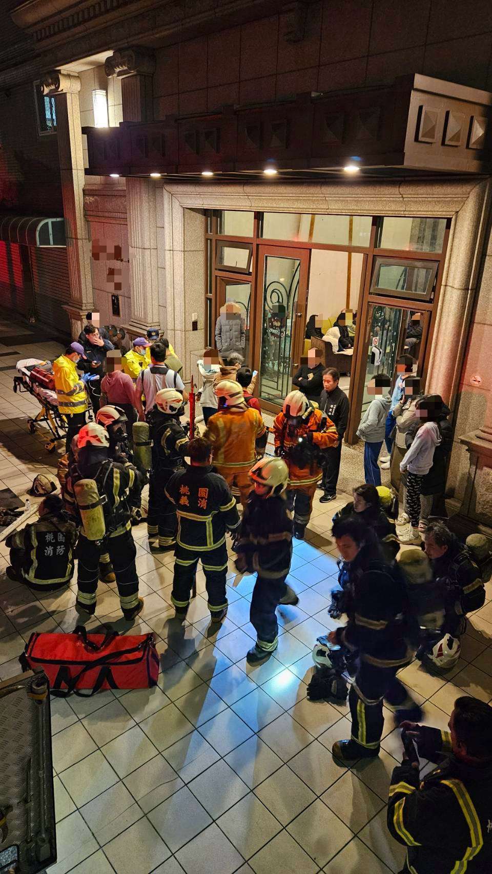社區大樓火警15人一度受困 桃消平鎮分隊成功疏散600人 S 13615768