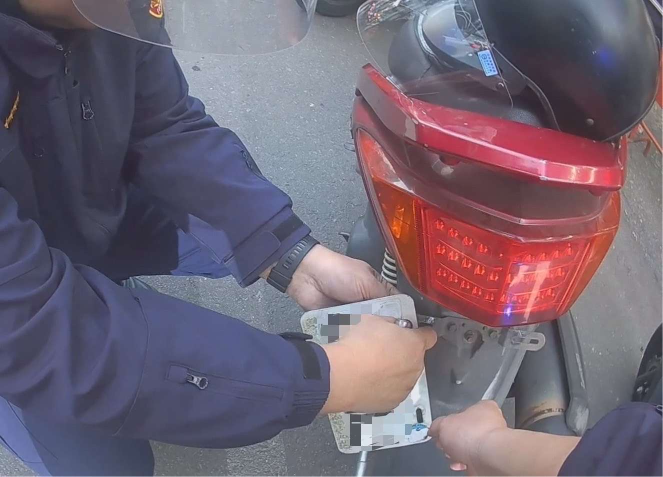 天冷禦寒喝半瓶「這東西」男騎士下場慘了 S 1425575 0