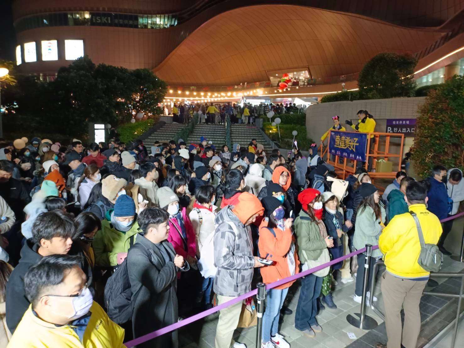 桃捷跨年夜加班車疏運歌迷「桃氣午夜天」與民眾同歡迎新年 S 21438517 0