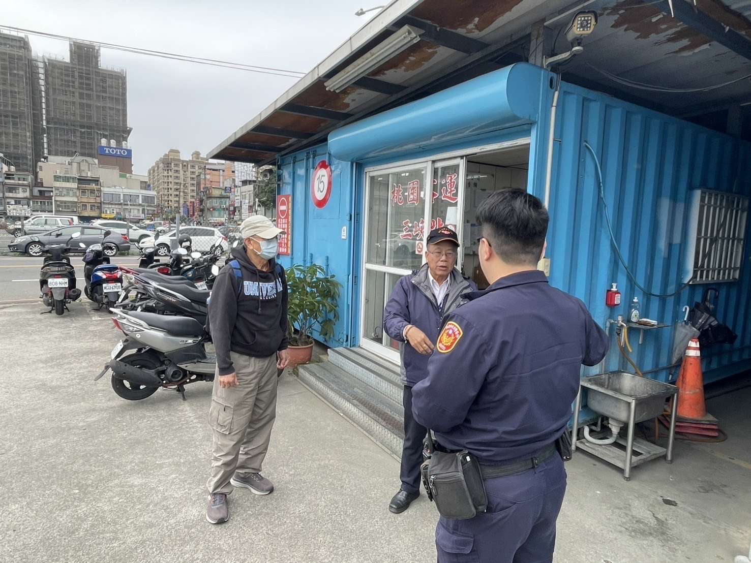 龜山警民協力尋回遺失手機 獲老翁大讚台灣人情味 S 372449364