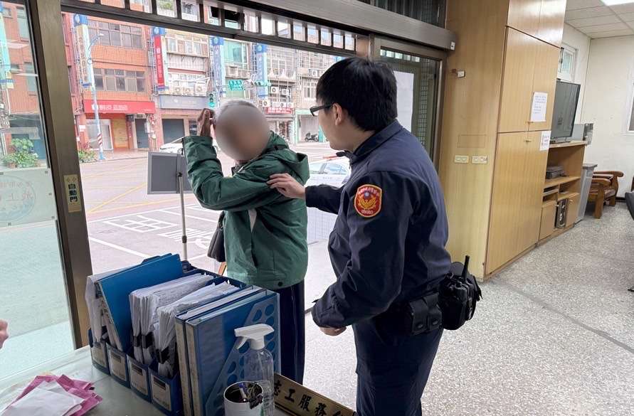 南投翁北上參拜迷途 龜山警靠「這東西」找線索 S 373202969