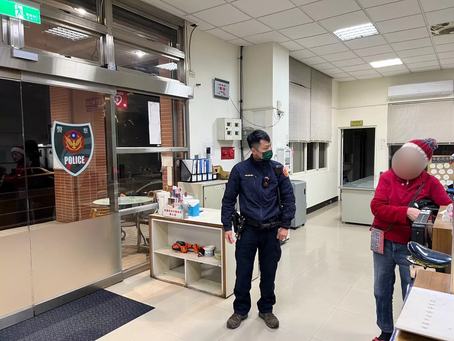 年初二老婦深夜迷途 龜山警助其返家 S 374251524