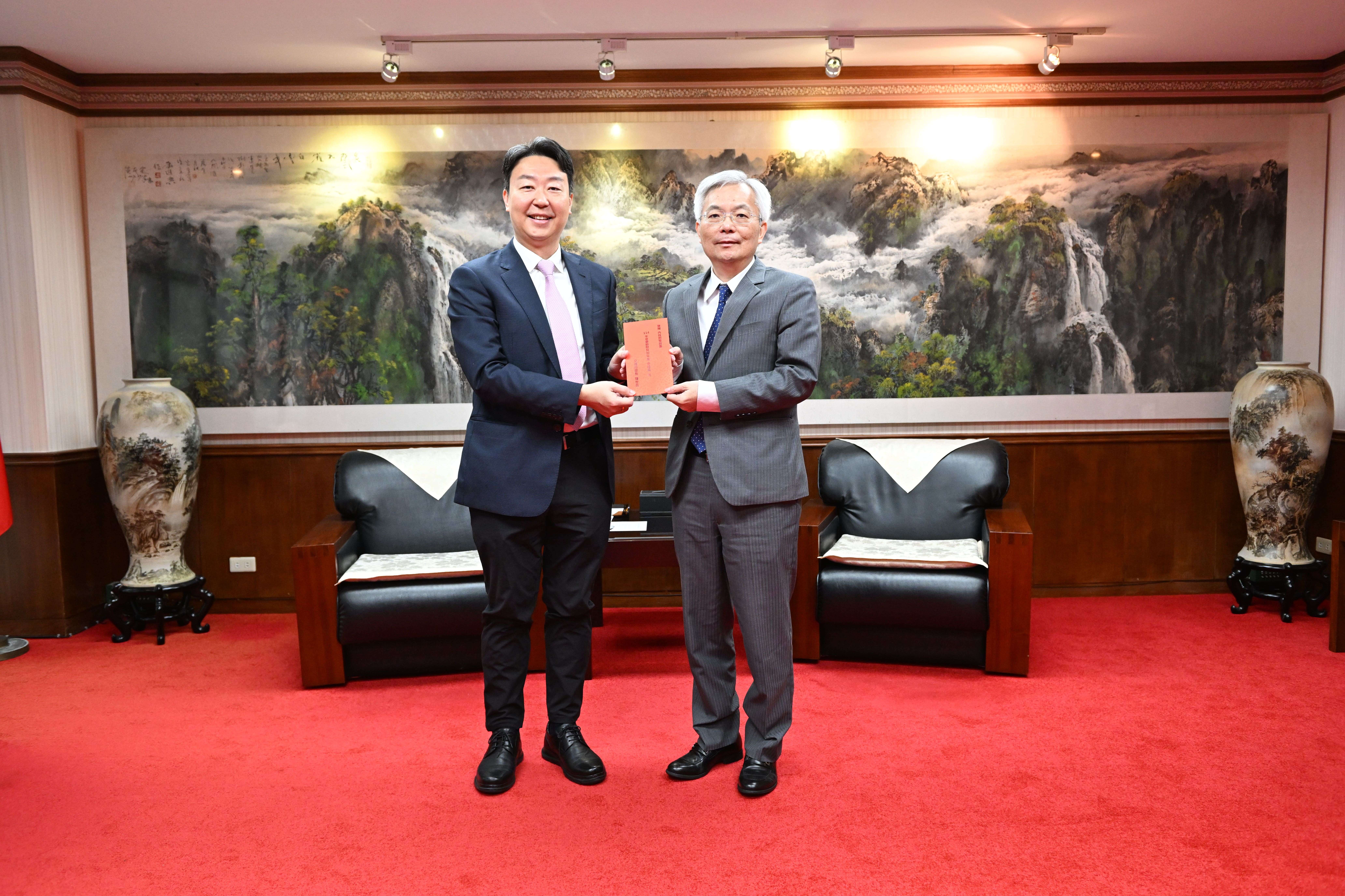 交通部長陳世凱頒贈加菜金 警政署長張榮興:全力推動事故防制 S 43213335 0