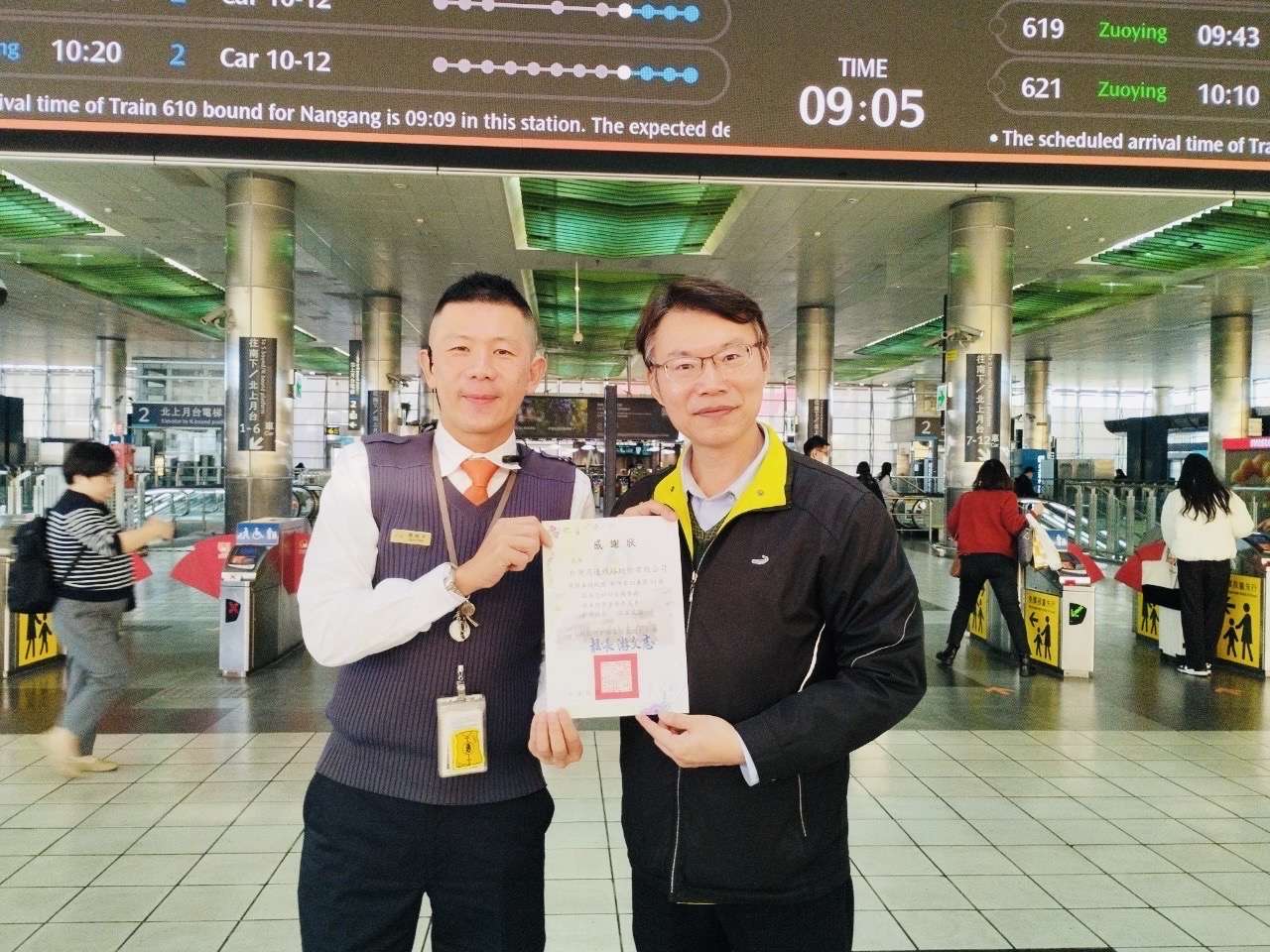 中壢自立國小慢飛天使校外教學啟程 高鐵桃園站贈紀念品 S 47939714