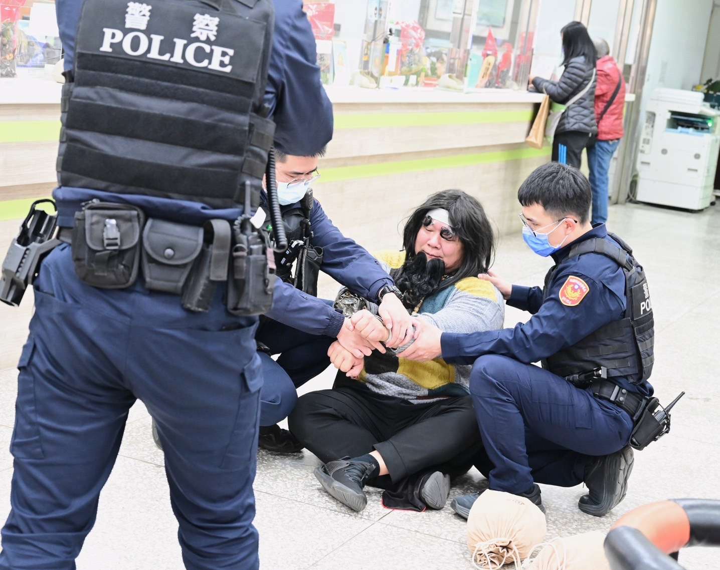 九世惡人搶農會?楊梅警防搶演練超逼真 S 71876663 0