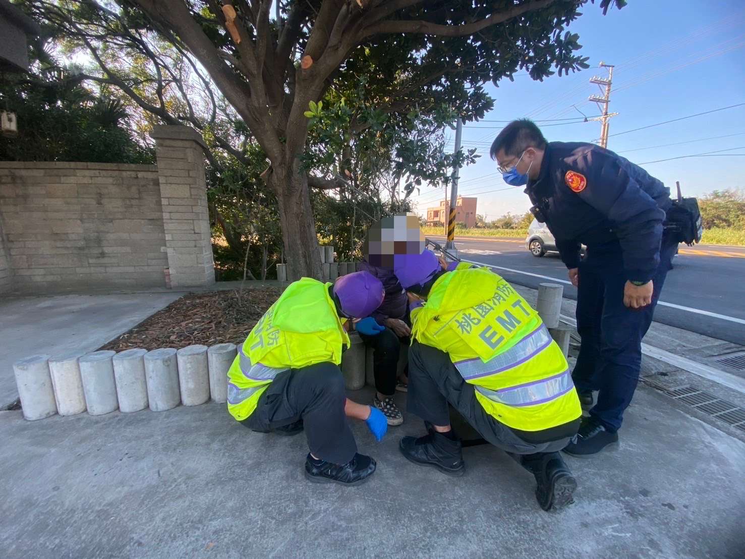 楊梅警寒冬送暖 為弱勢民眾送上愛心物資 S 72114194 0